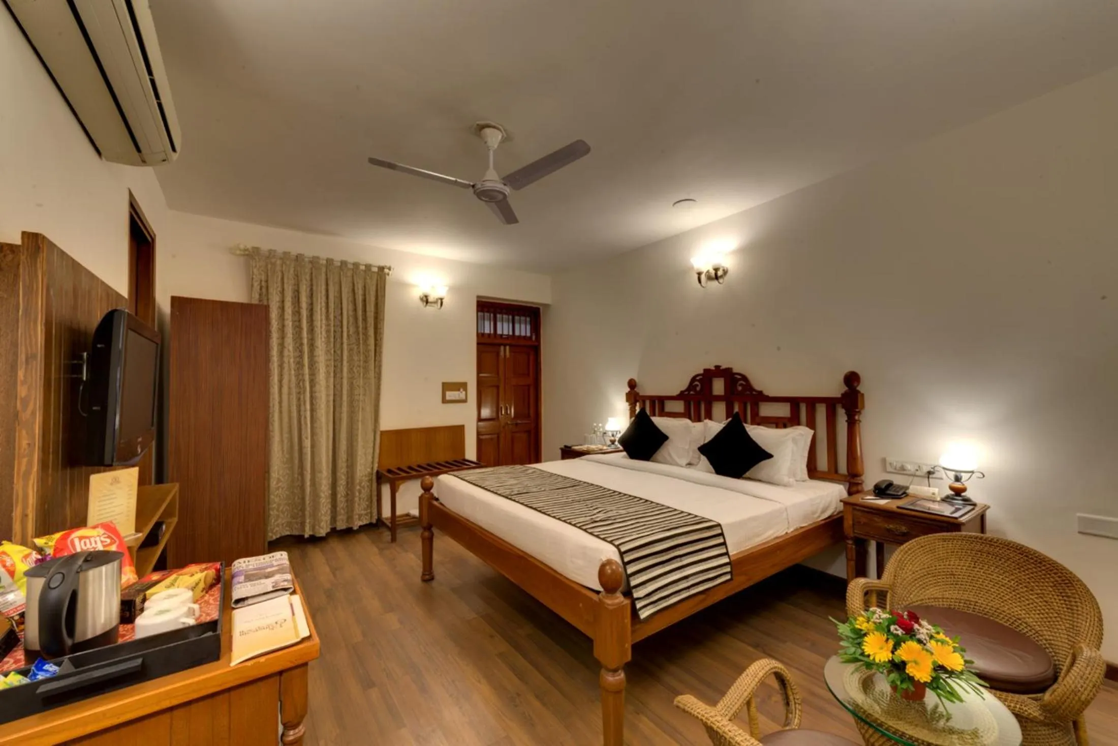 Bed in WelcomHeritage Mani Mansion