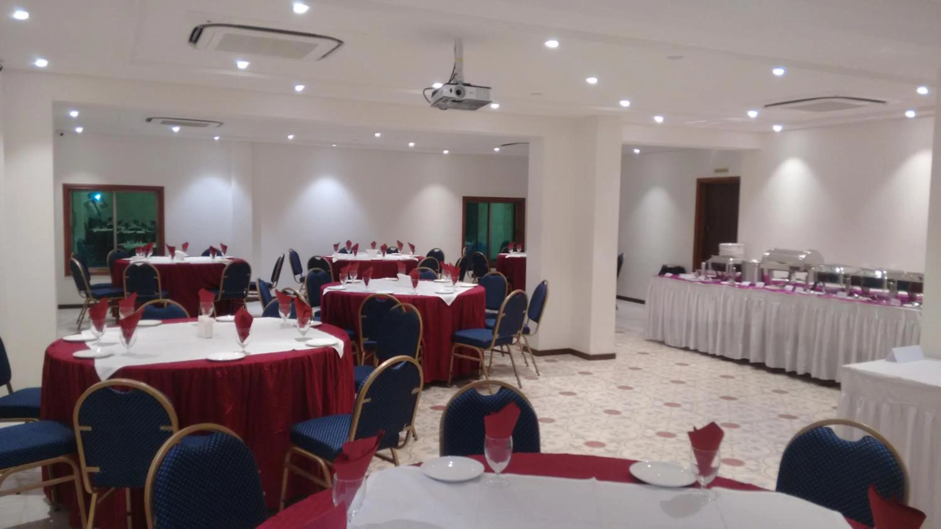 Restaurant/places to eat in WelcomHeritage Mani Mansion