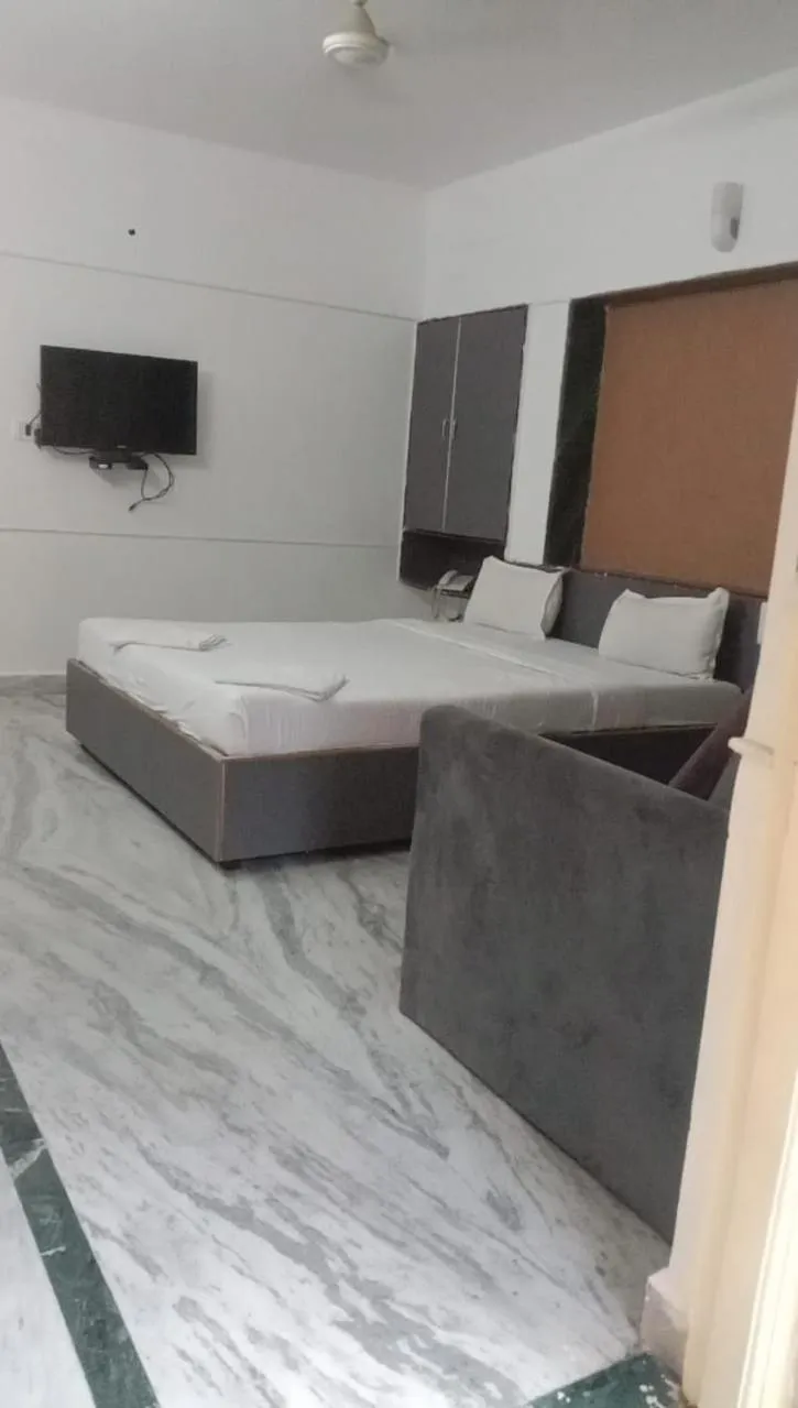 TV and multimedia, Bed in Pushpak Resort