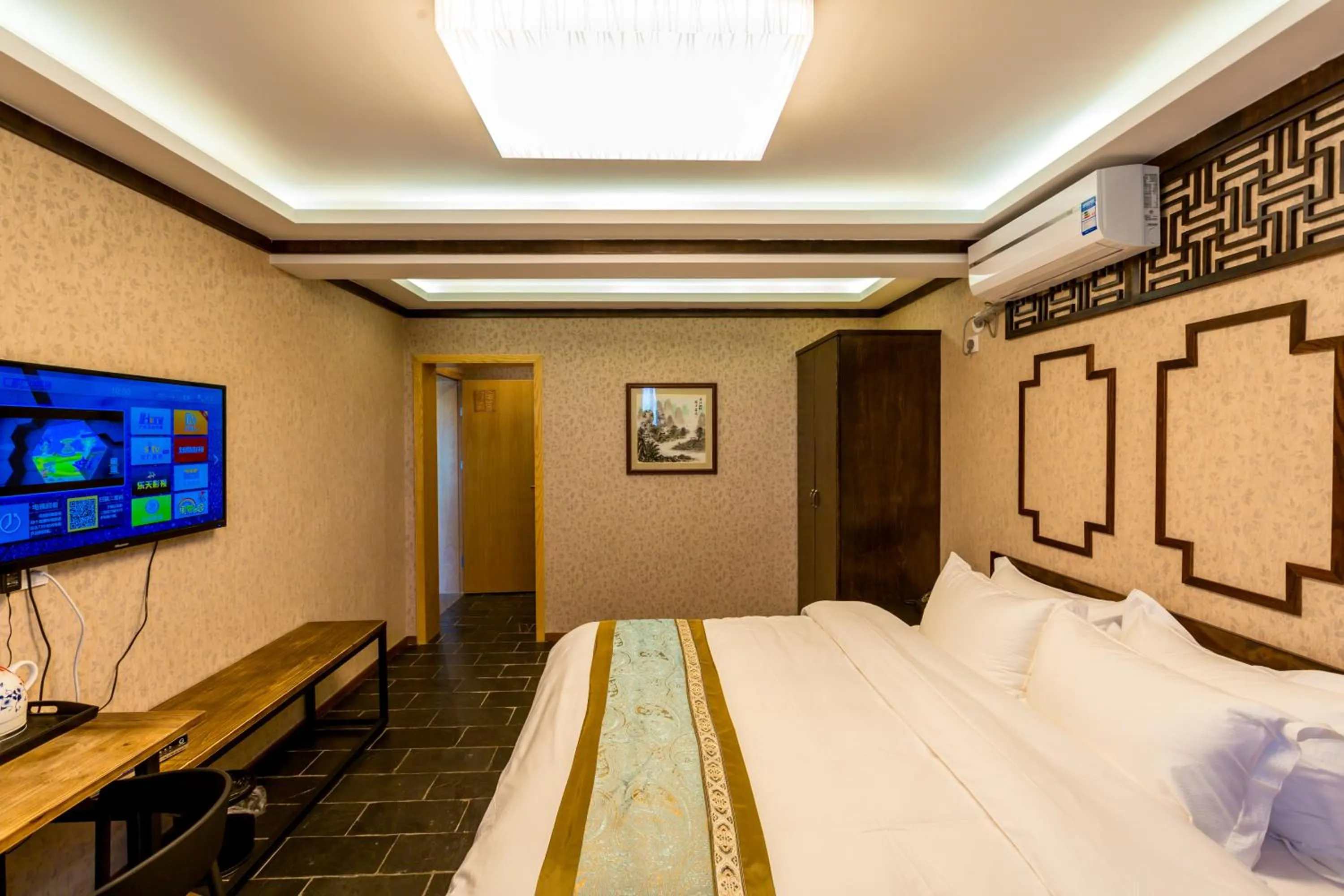 Bed in Moon Flower Hotel