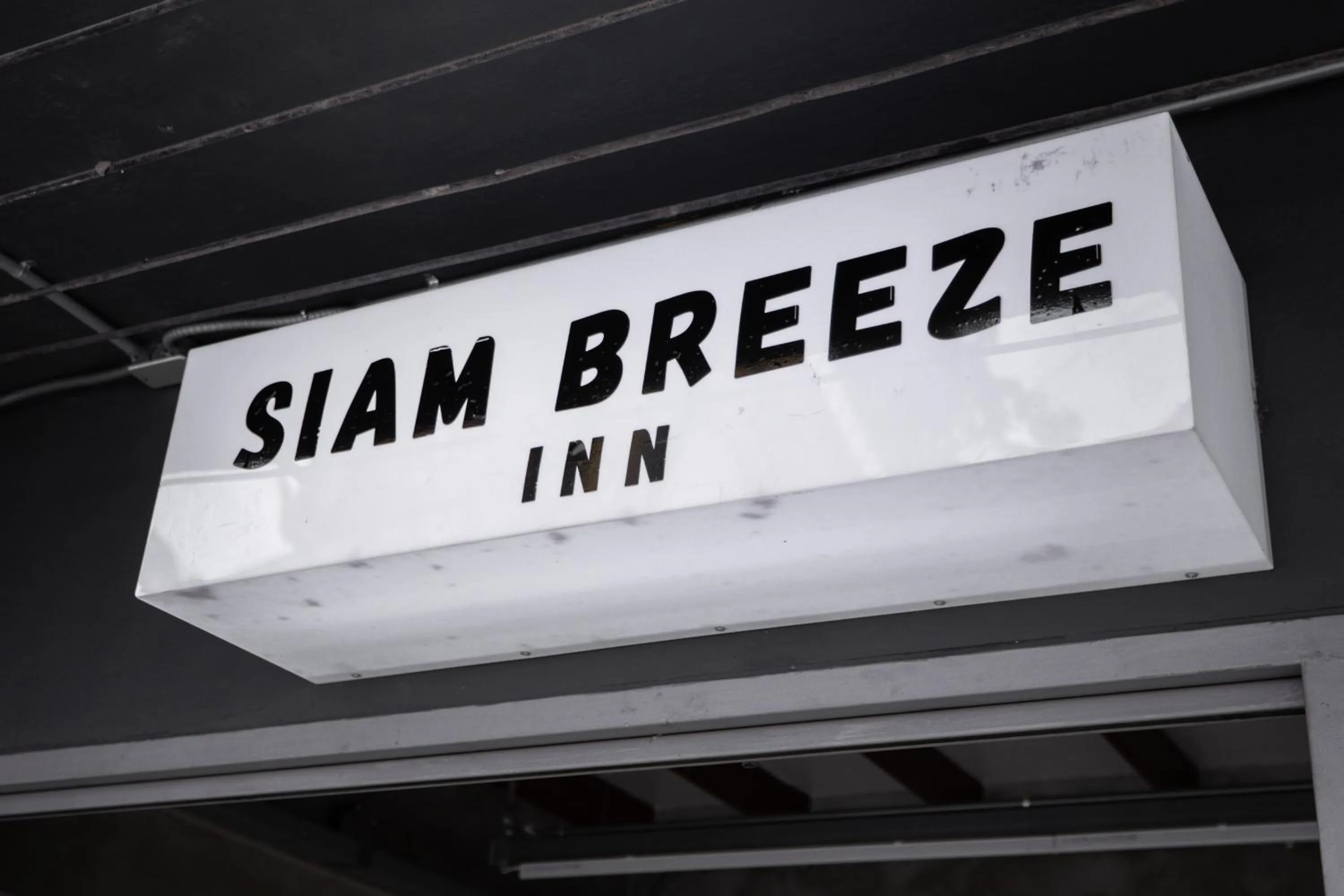 Logo/Certificate/Sign in Siam Breeze Inn - Self Check-in