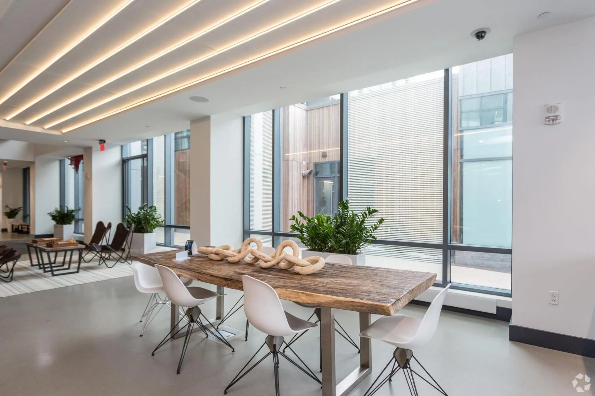 Seating area in Luxury Apartments by Hyatus Downtown Boston