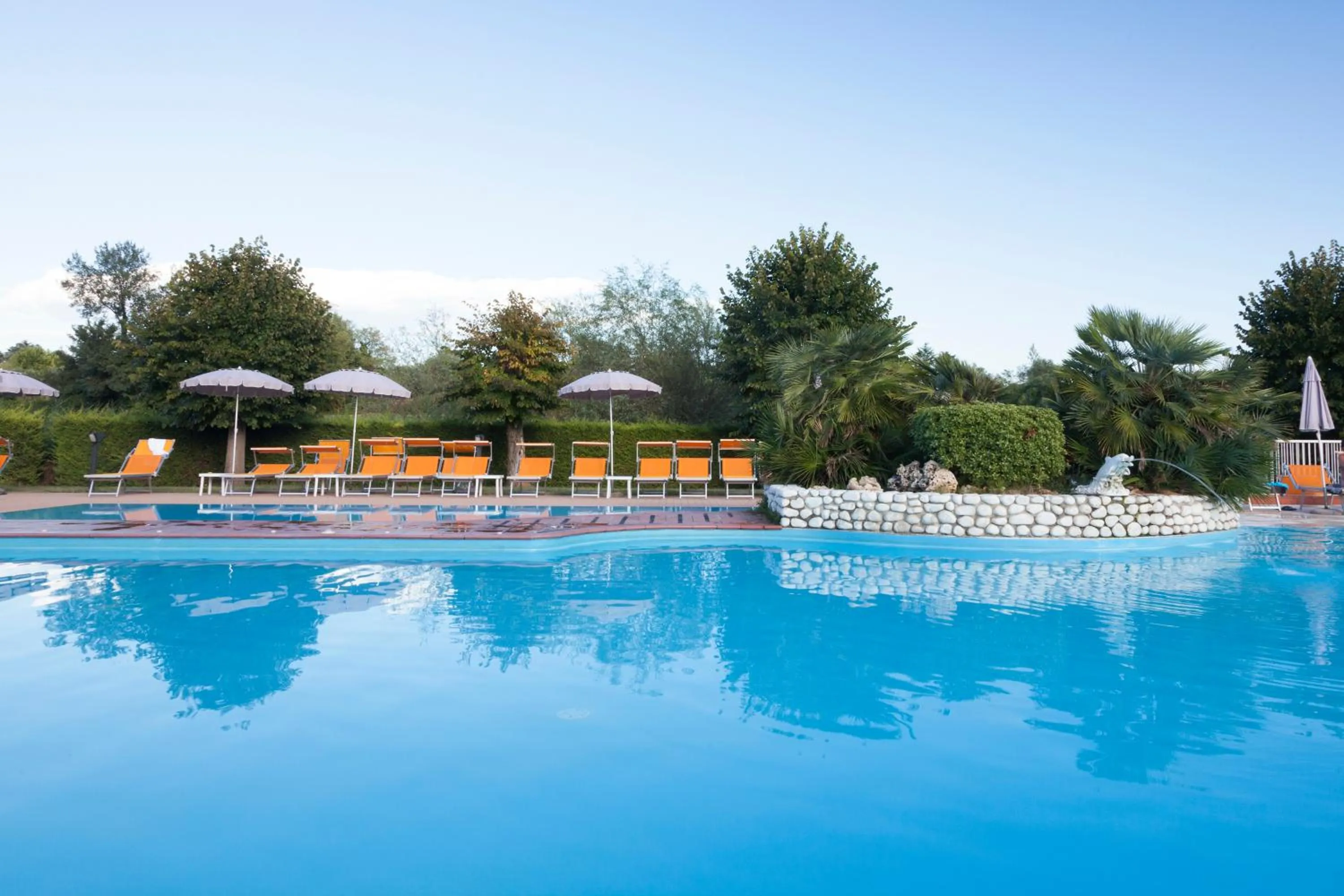 Swimming pool in Hotel Bella Lazise