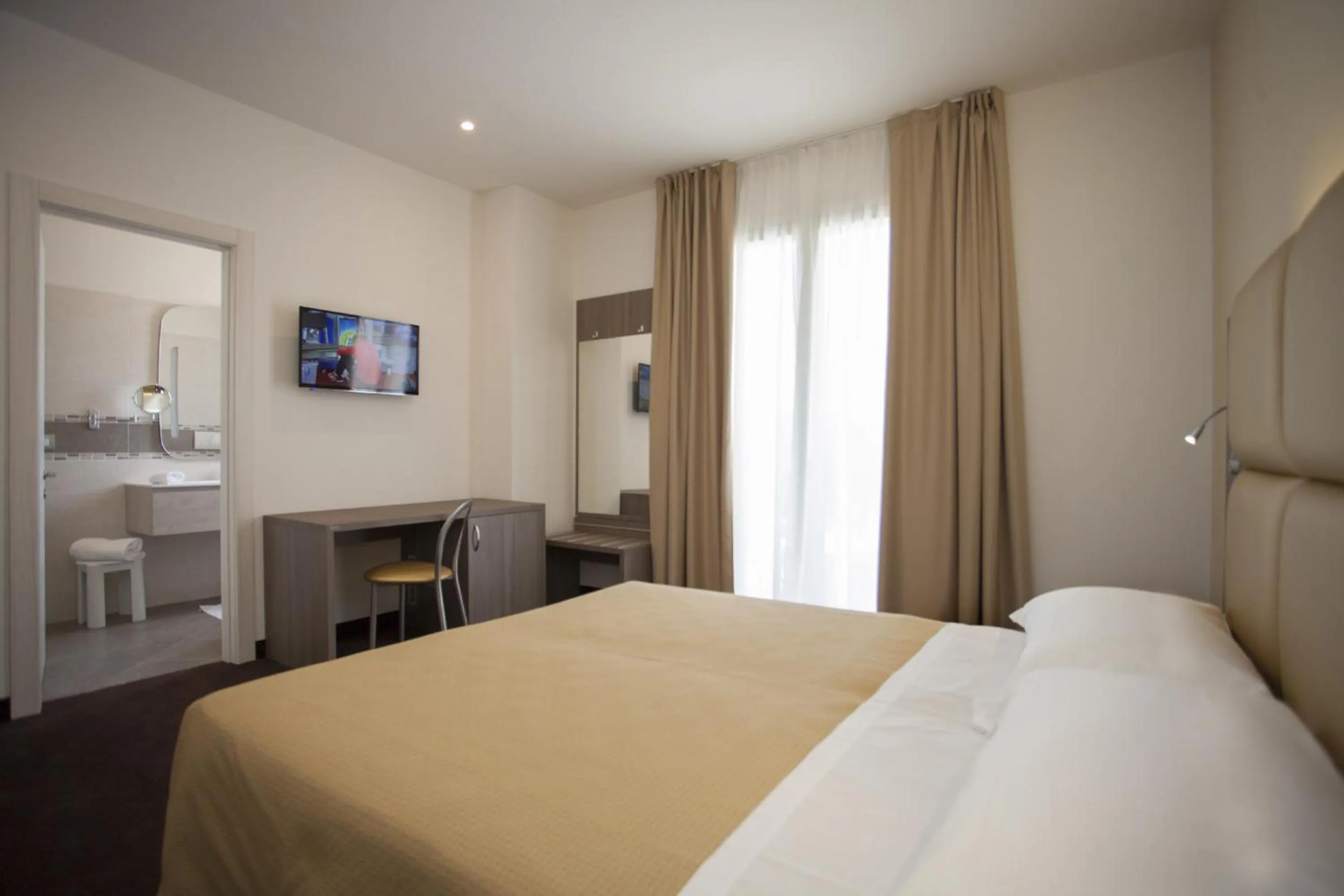 Bedroom, Bed in Hotel Bella Lazise