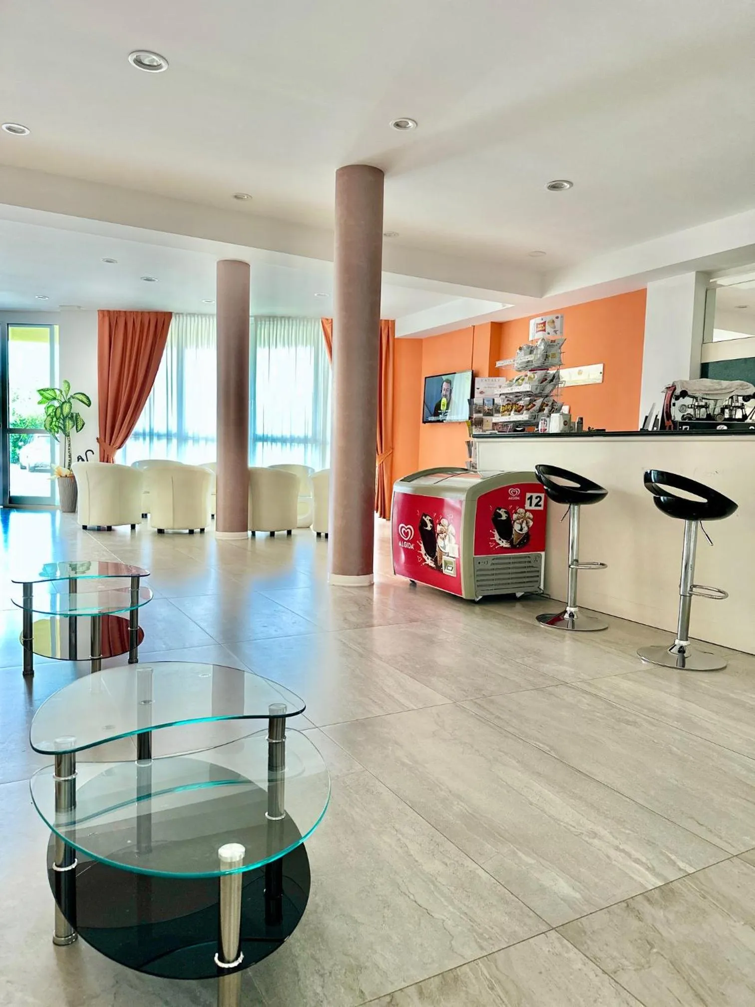 Communal lounge/ TV room in Hotel Bella Lazise