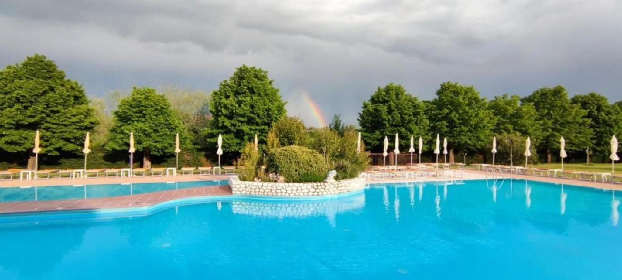 Swimming pool in Hotel Bella Lazise