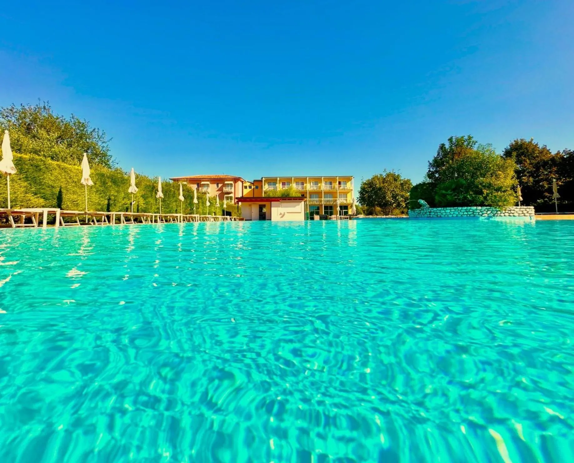 Swimming pool in Hotel Bella Lazise