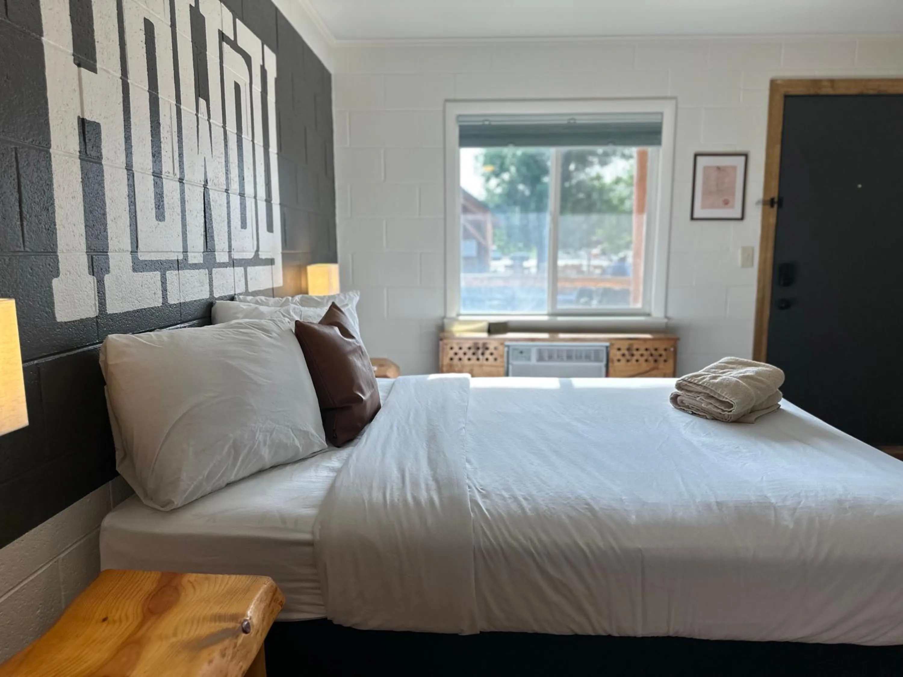 Bed in Elk Antler Inn
