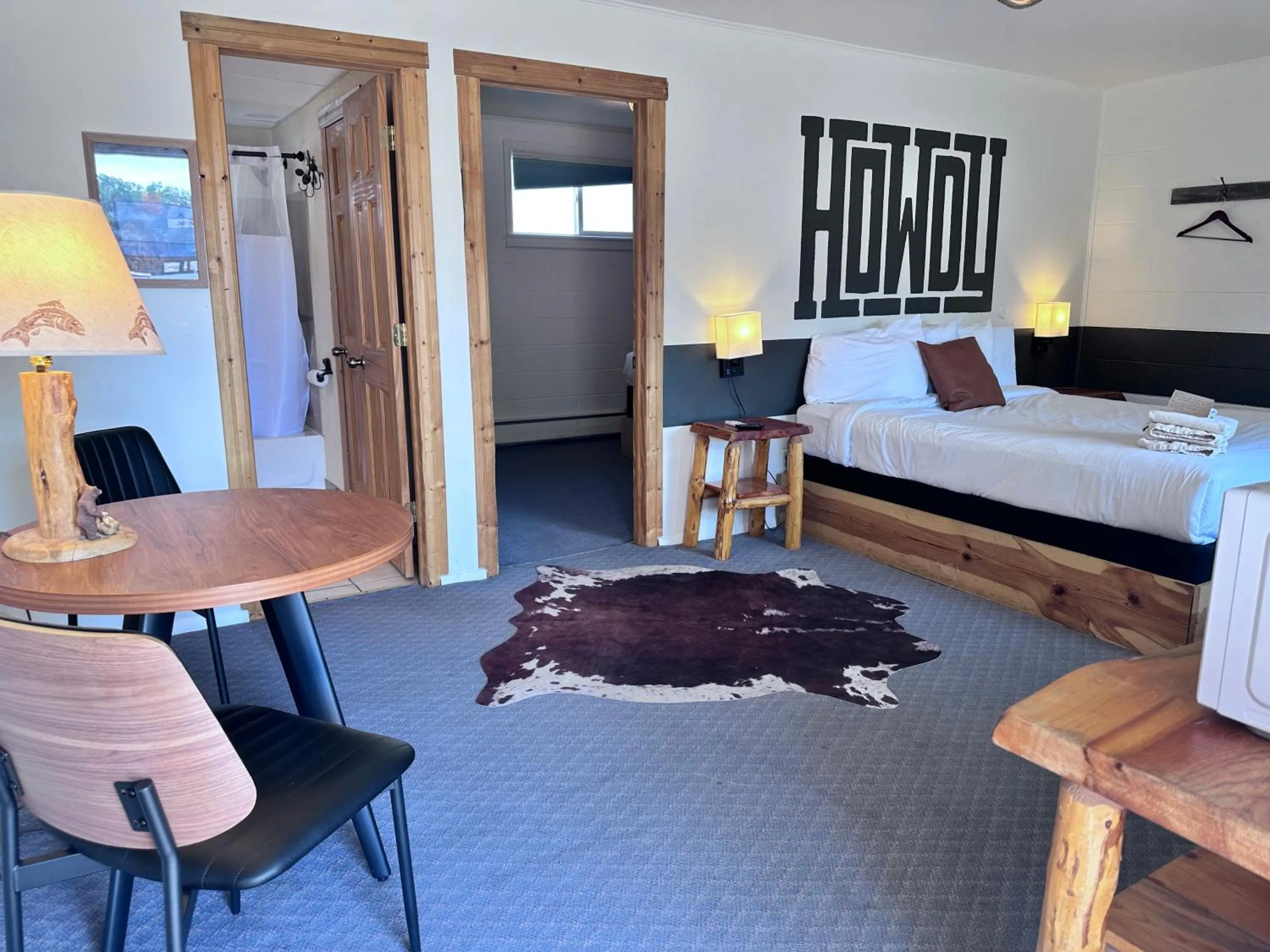Bed in Elk Antler Inn