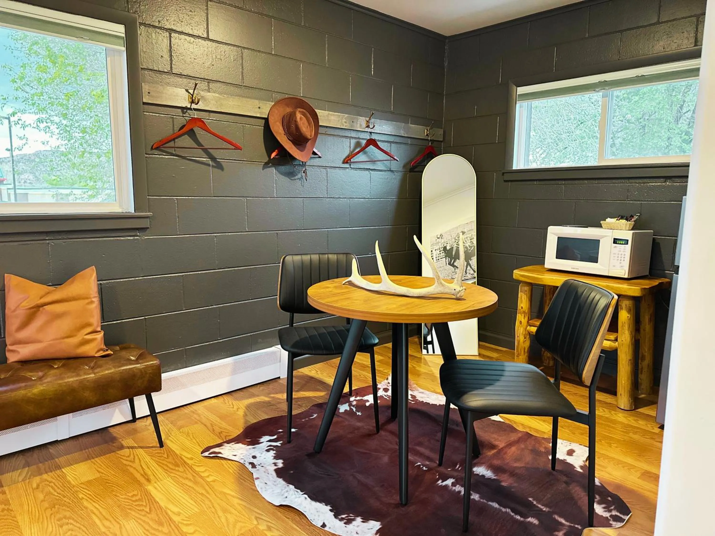 Elk Antler Inn