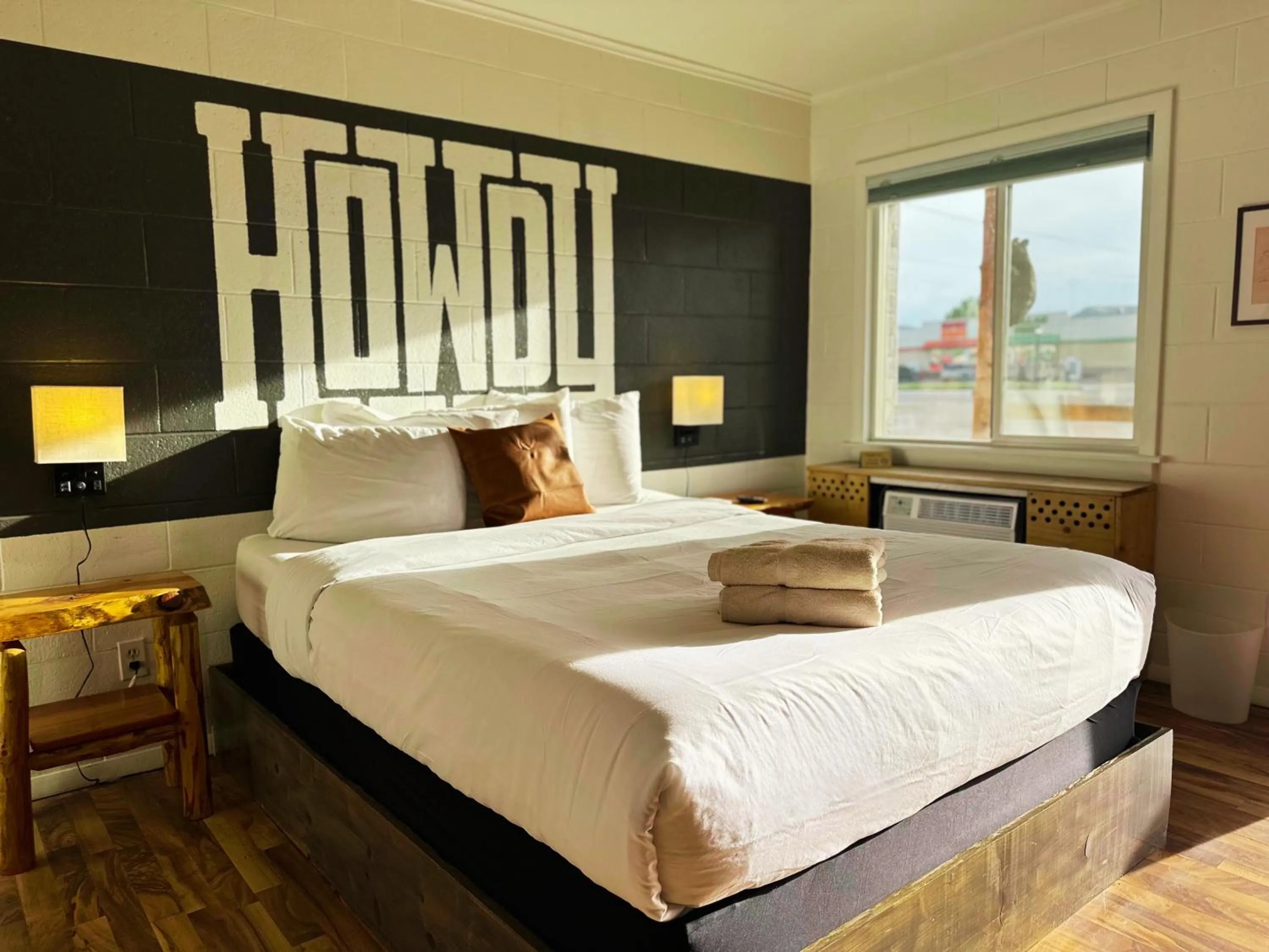 Bed in Elk Antler Inn