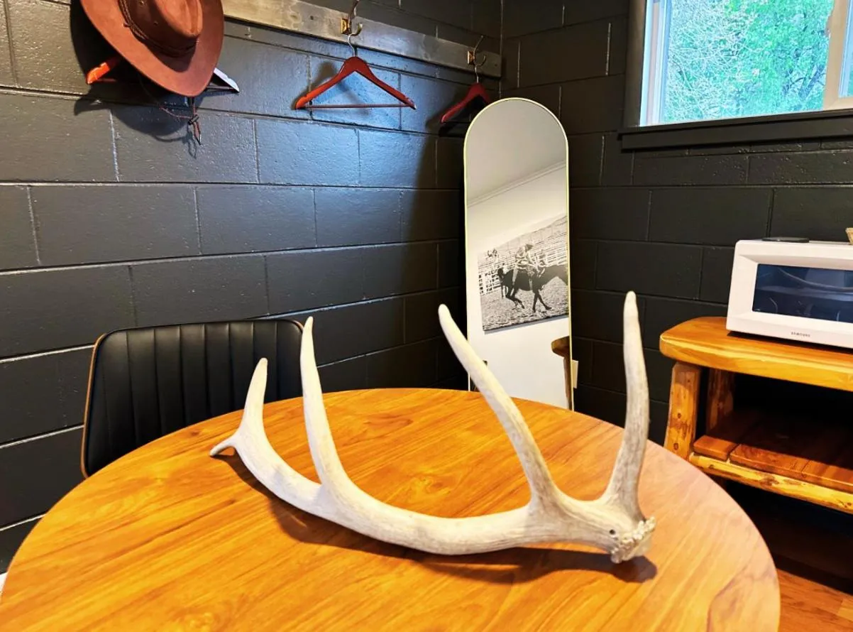 Elk Antler Inn
