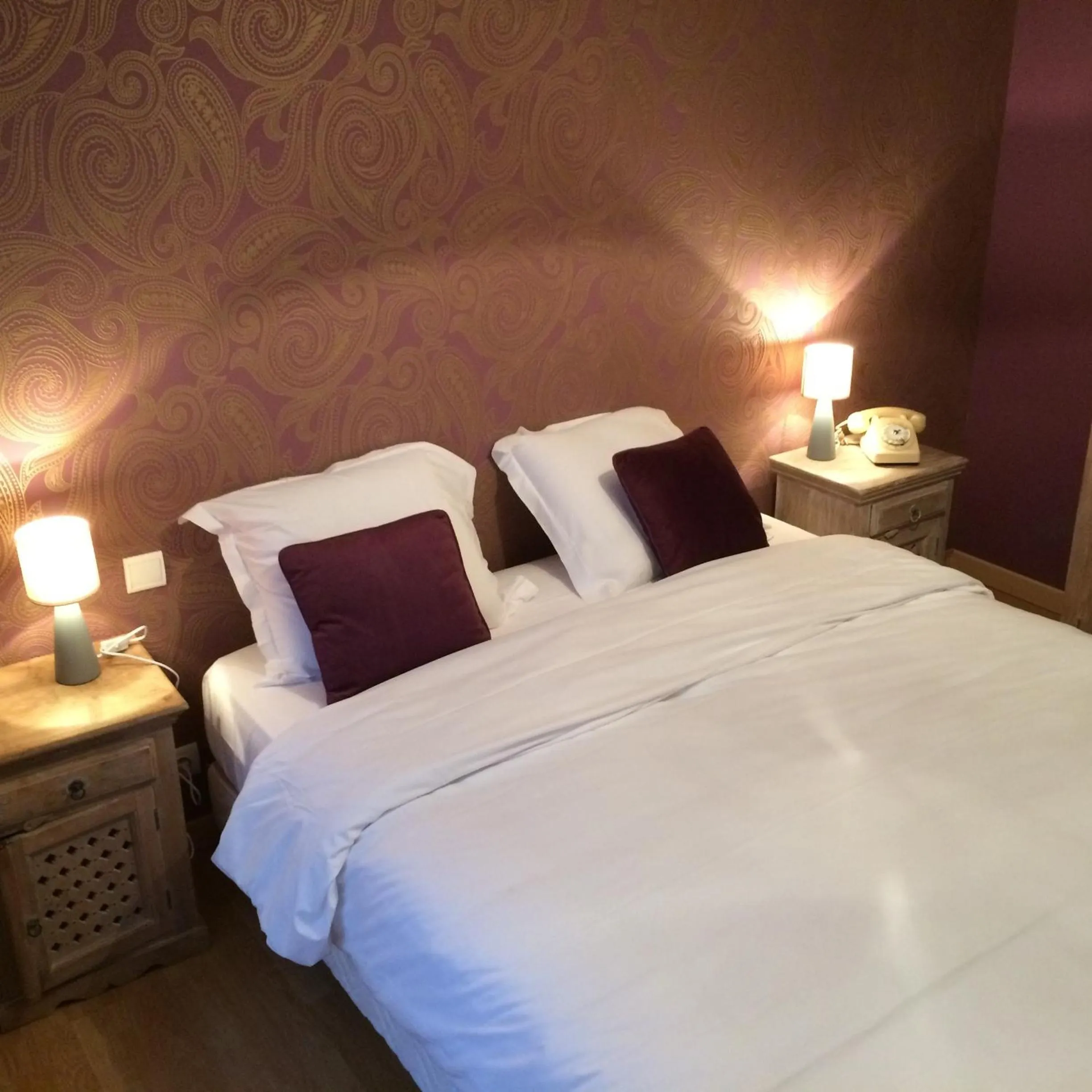 Bed in Hotel Le Central