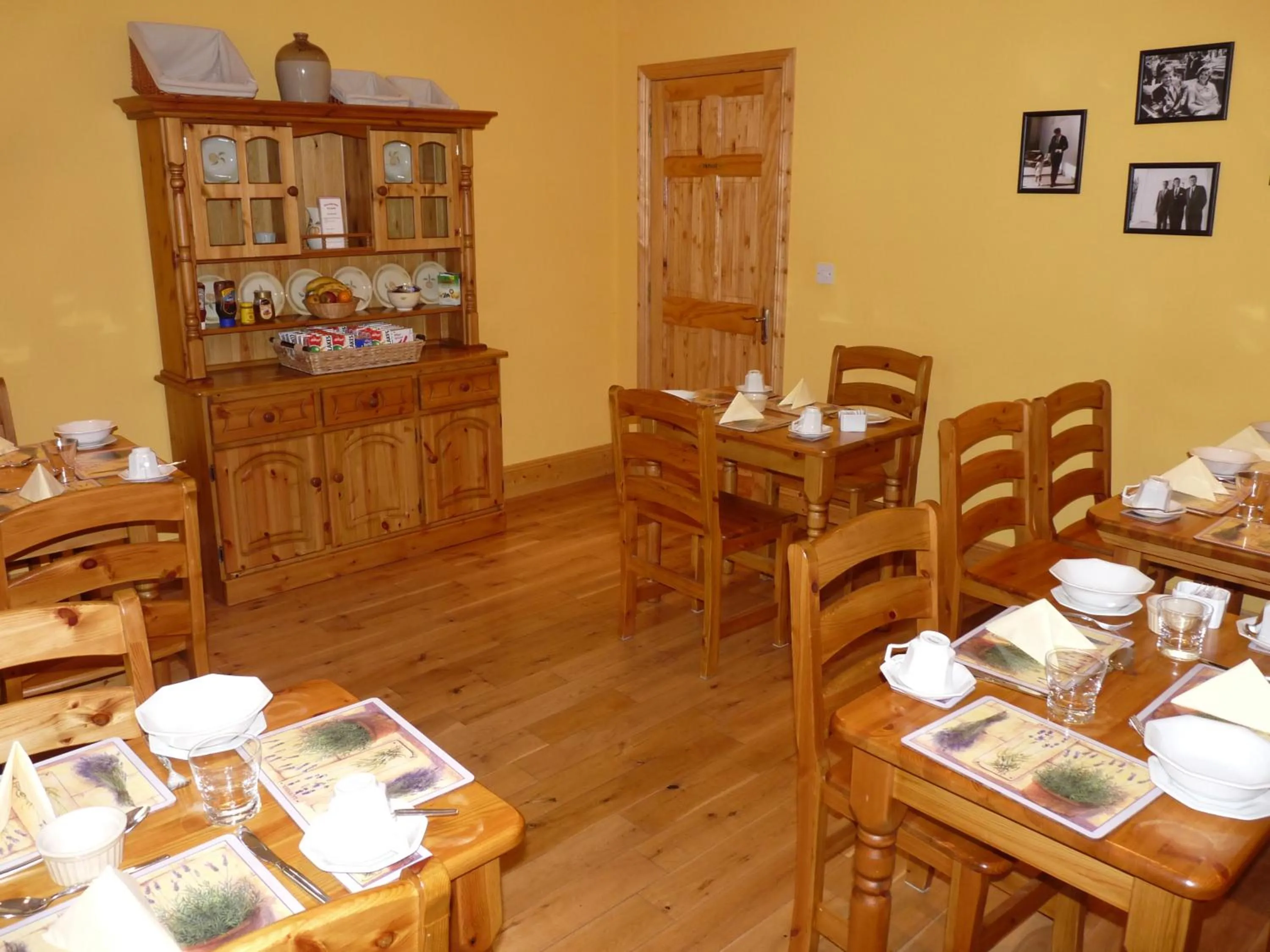 Restaurant/places to eat in Macreddin Rock Bed & Breakfast