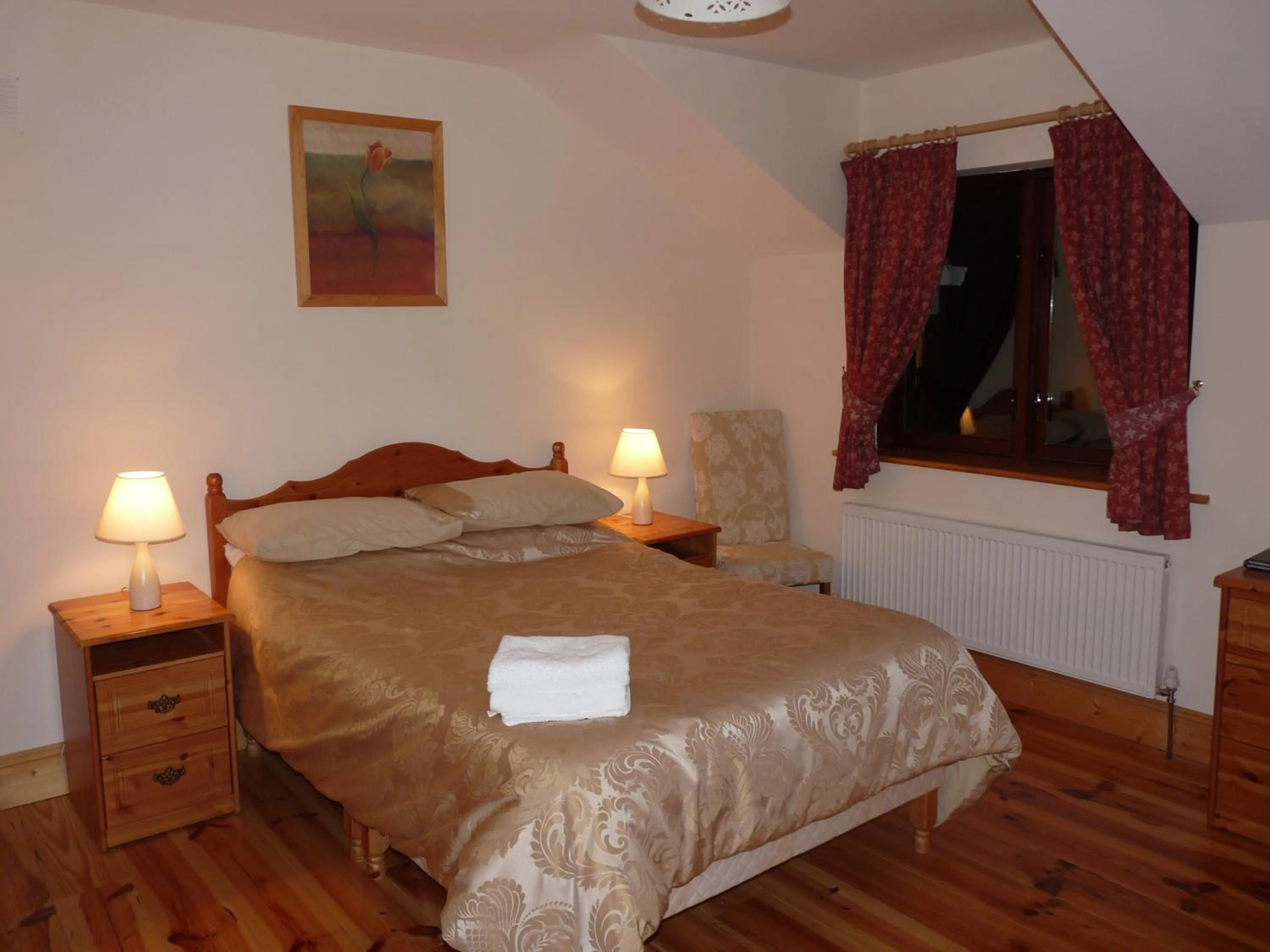 Night, Bed in Macreddin Rock Bed & Breakfast