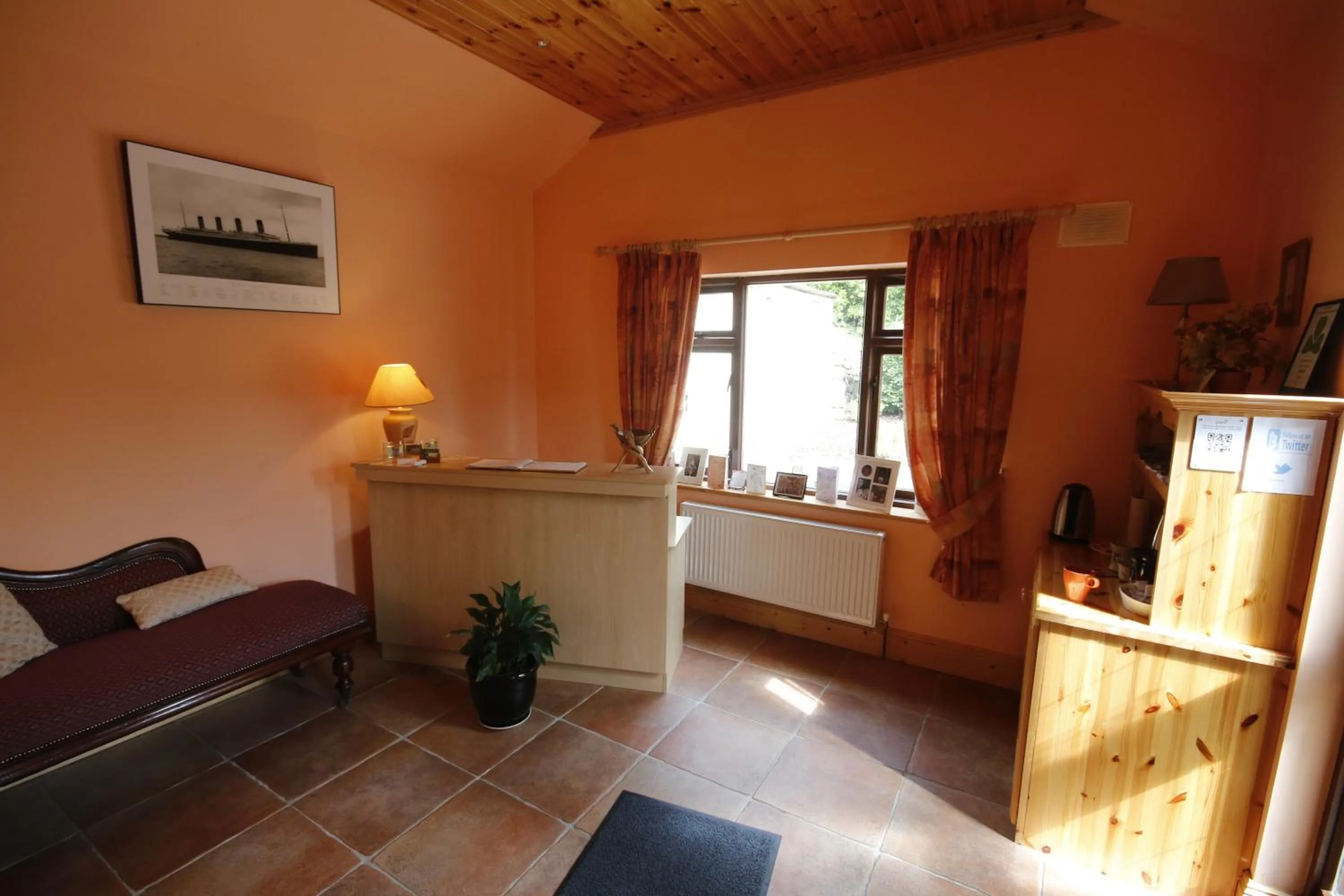 Lobby or reception, Bed in Macreddin Rock Bed & Breakfast