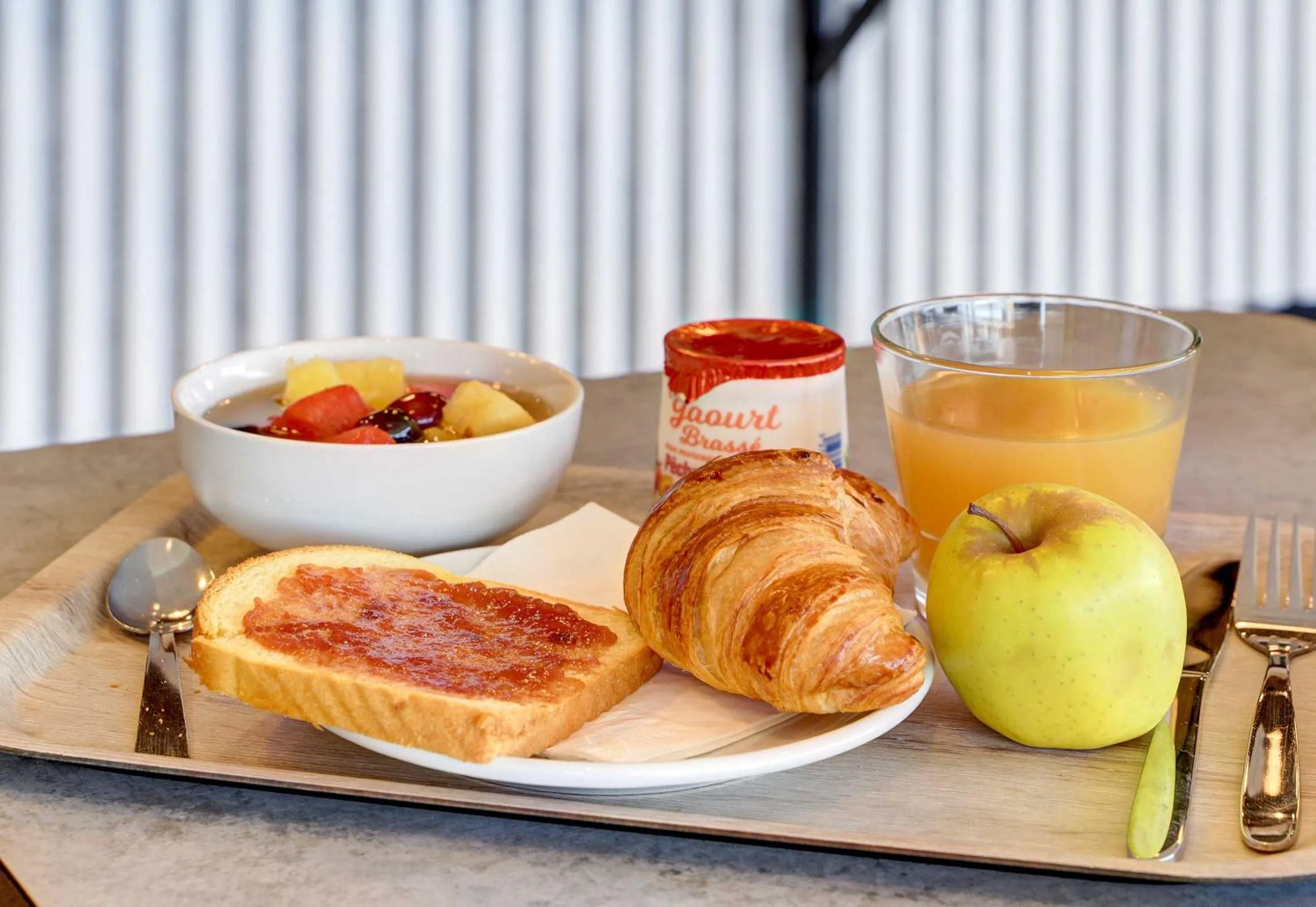 Breakfast in B&B HOTEL Moulins Avermes