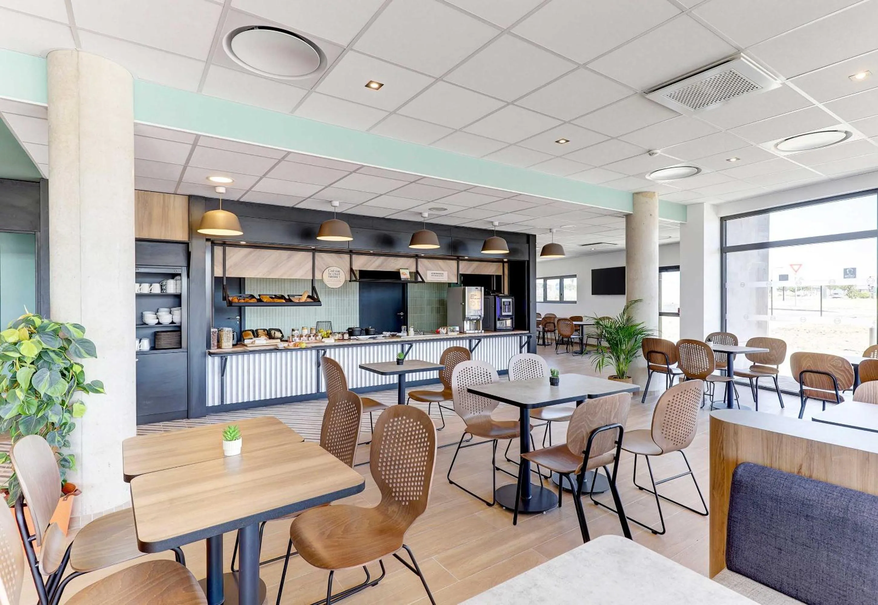 Restaurant/places to eat in B&B HOTEL Moulins Avermes