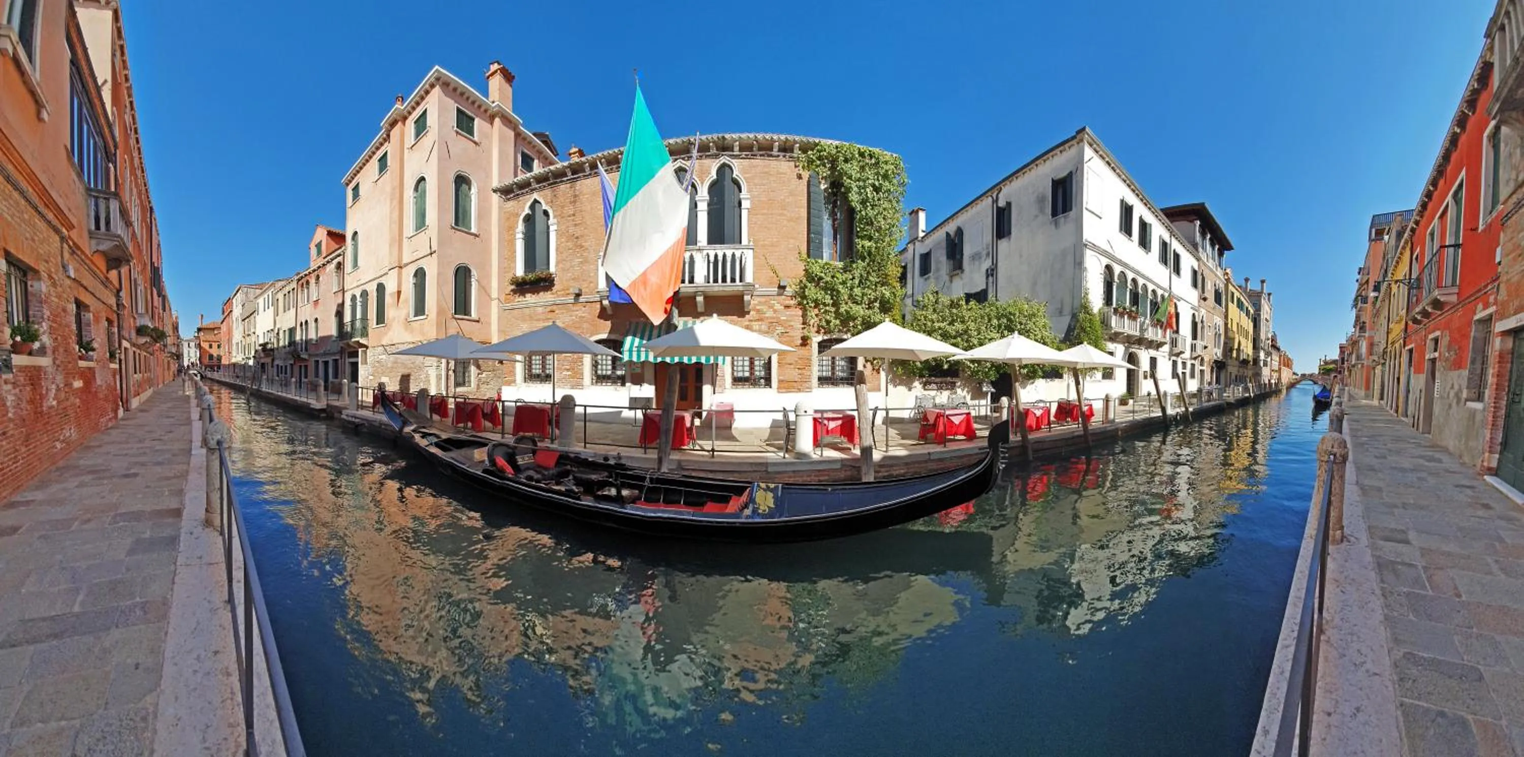 Facade/entrance in Ca' Messner 5 Leoni
