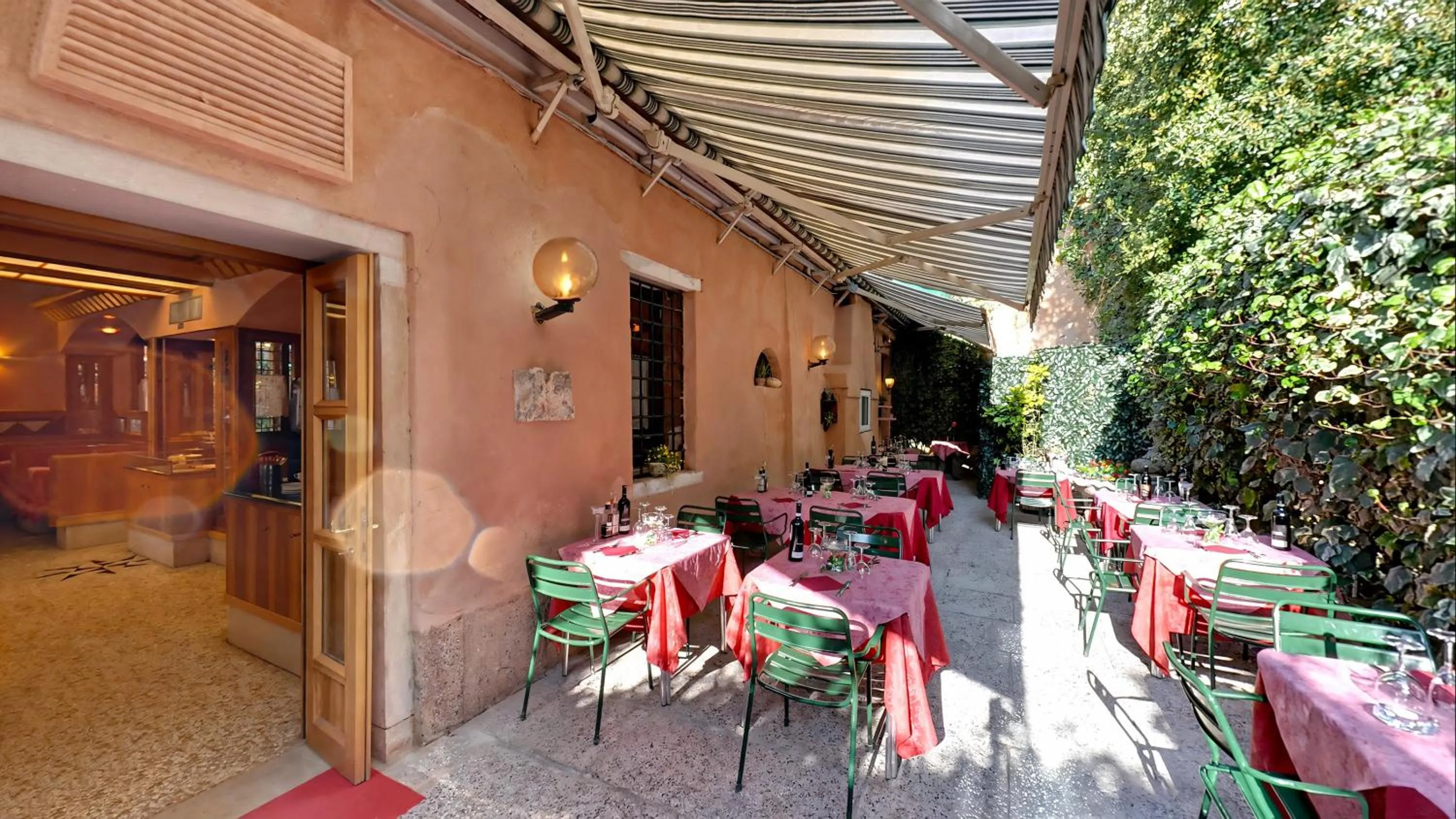 Restaurant/places to eat in Messner Palace