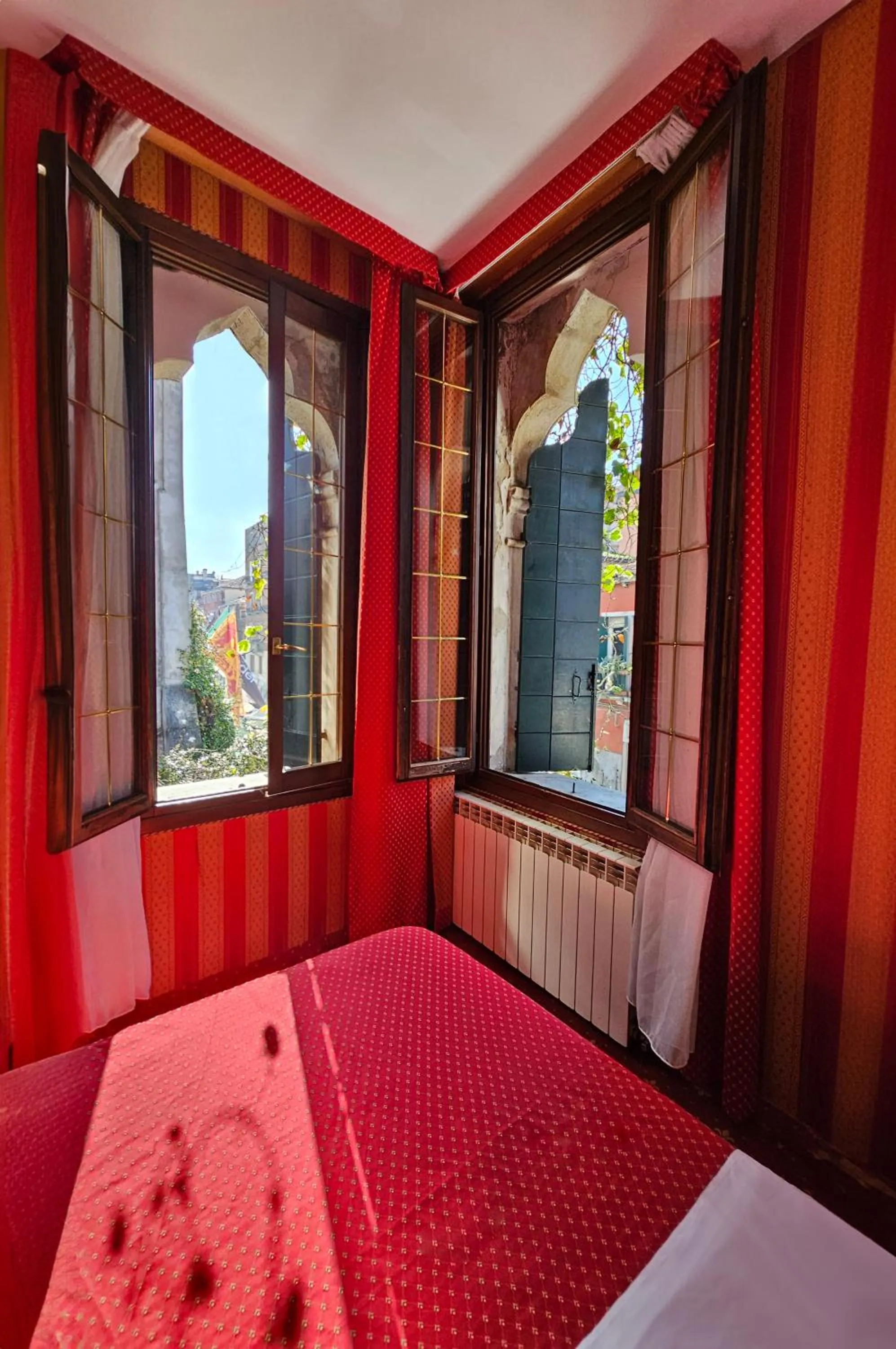 Photo of the whole room, Bed in Messner Palace
