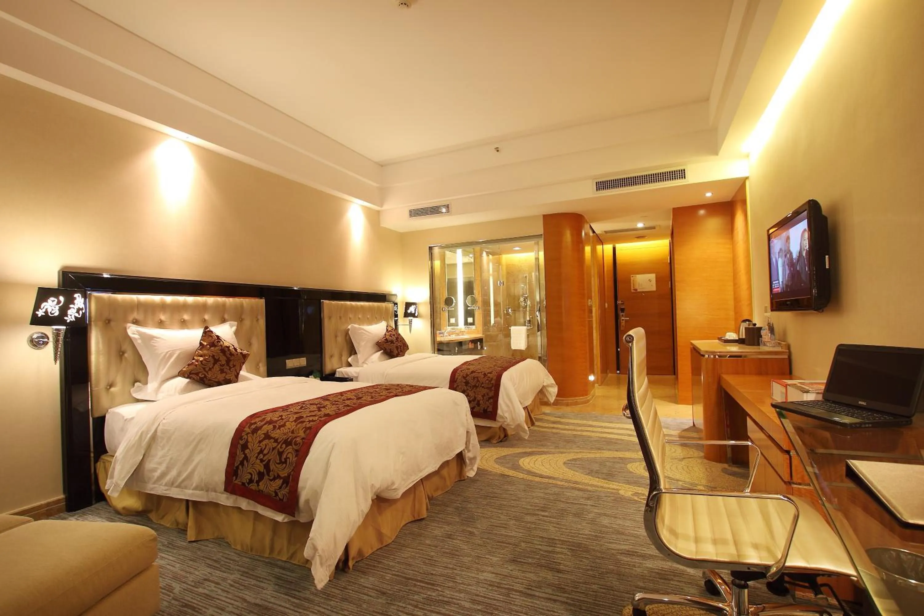 Photo of the whole room in Elong Me Hotel