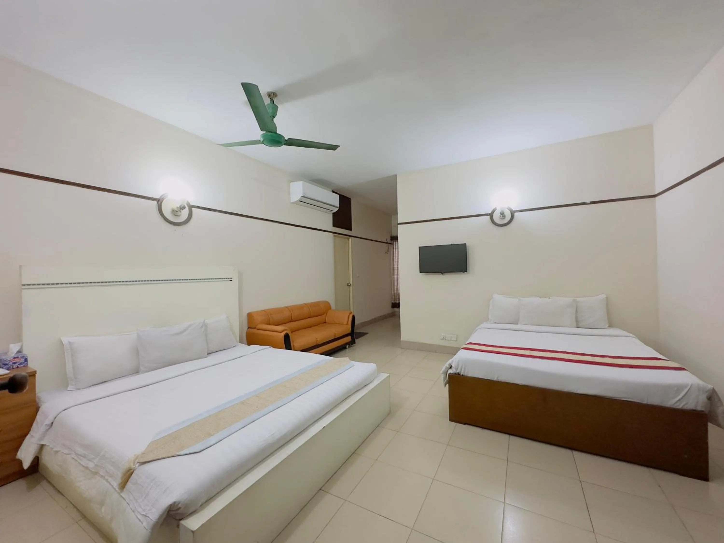 Deluxe Family Room in Hotel Dhaka City Inn