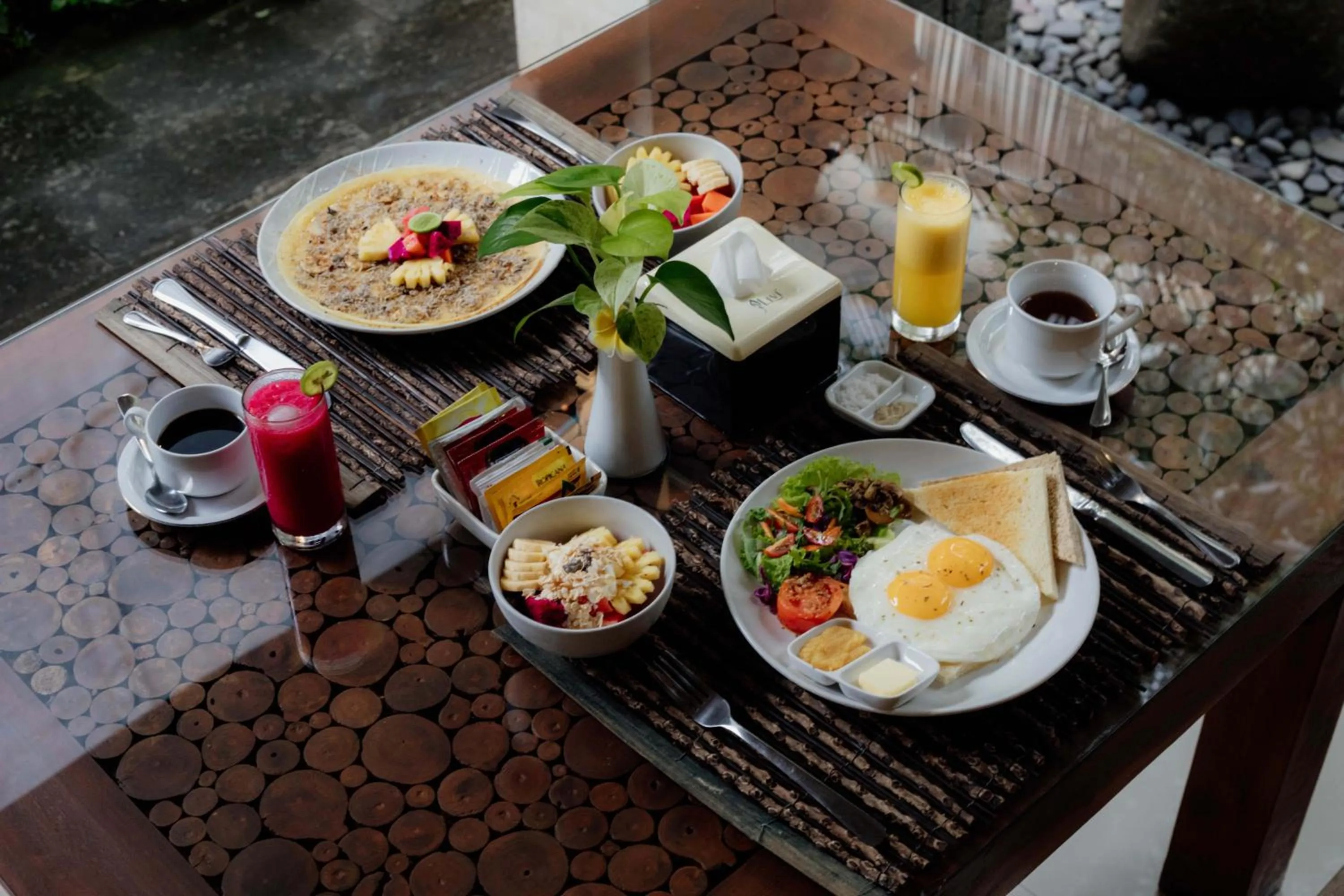 Restaurant/places to eat in Amoya Inn