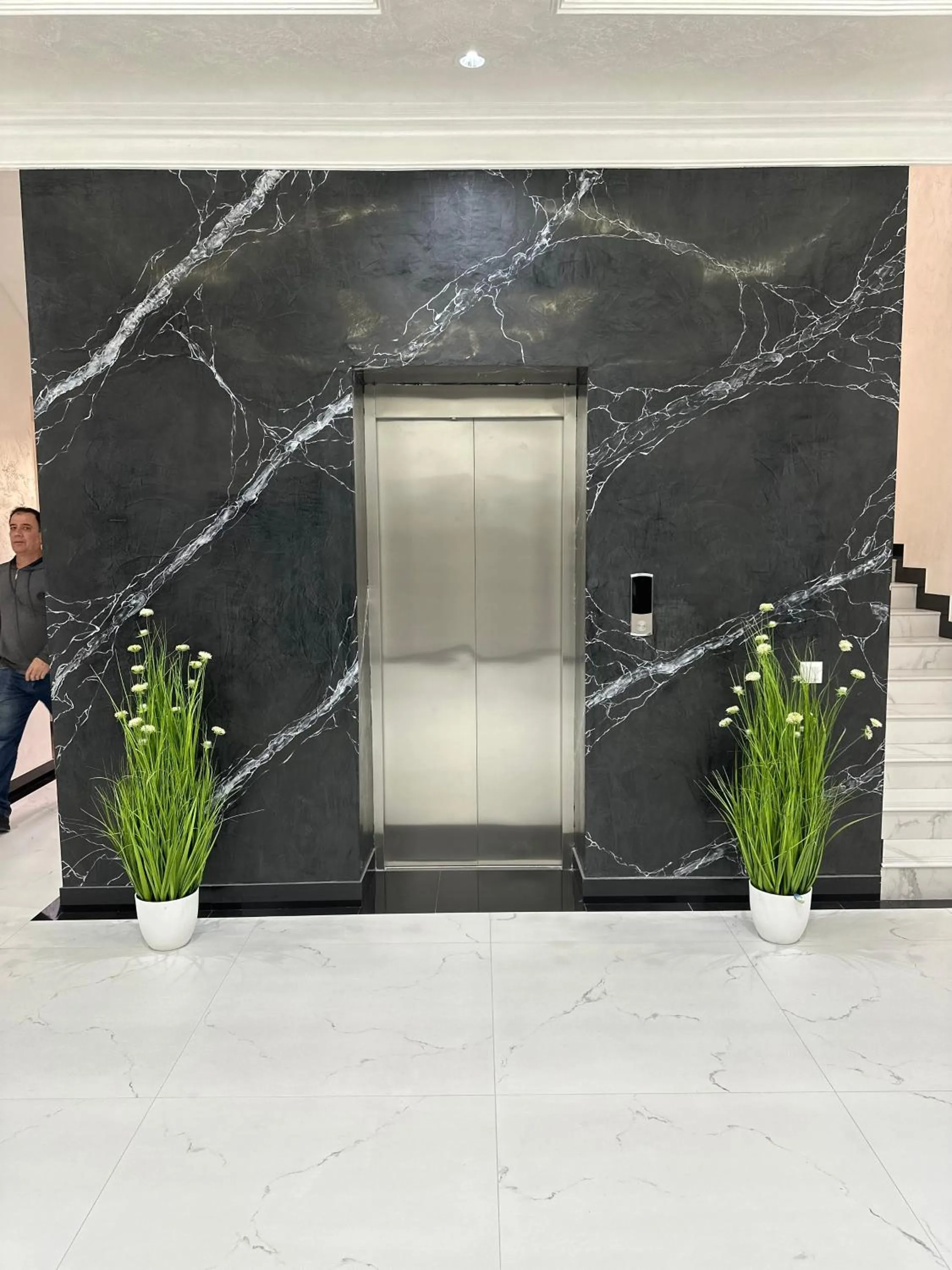 Facade/entrance in Ark Hotel