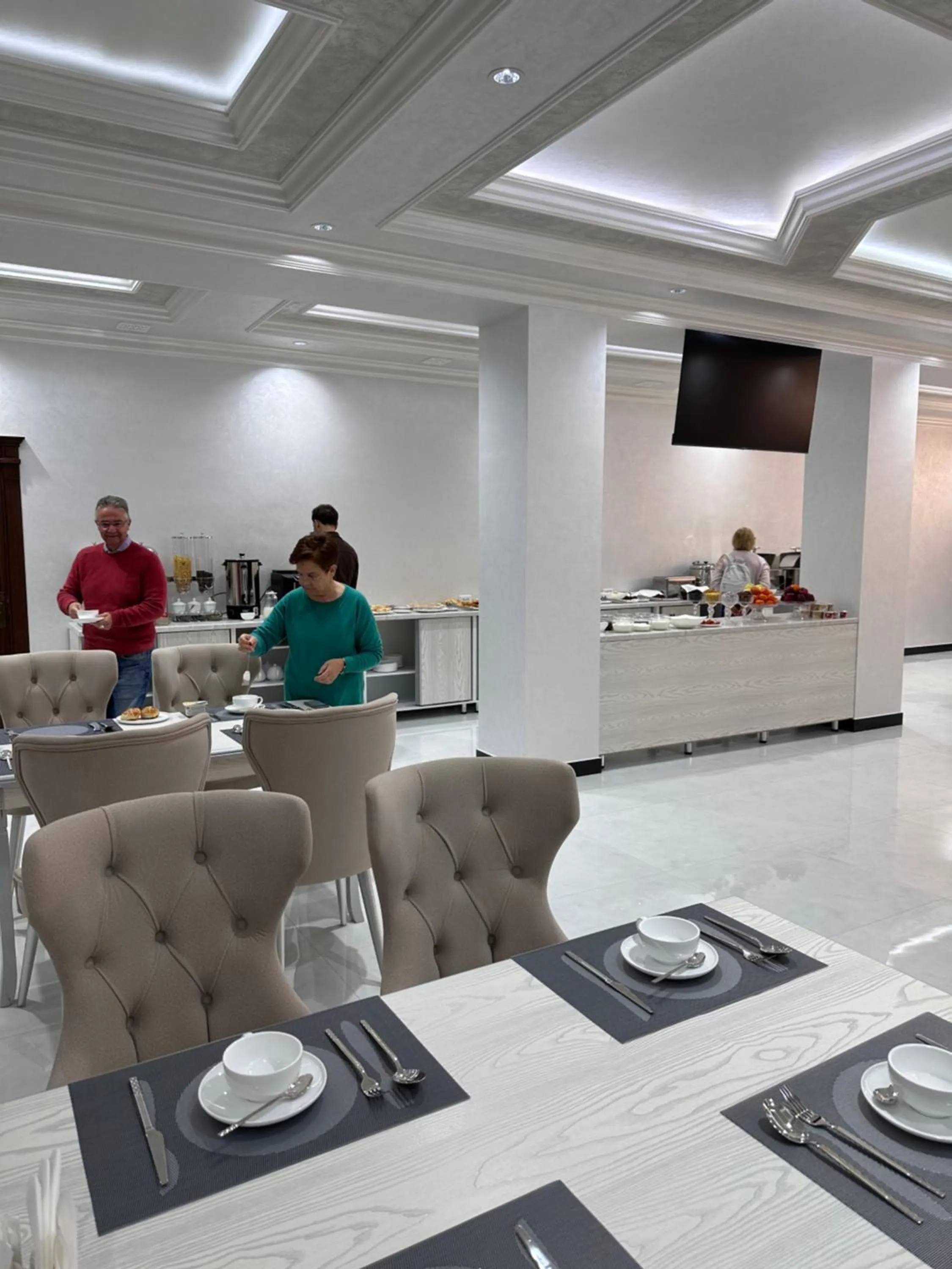 Restaurant/places to eat in Ark Hotel