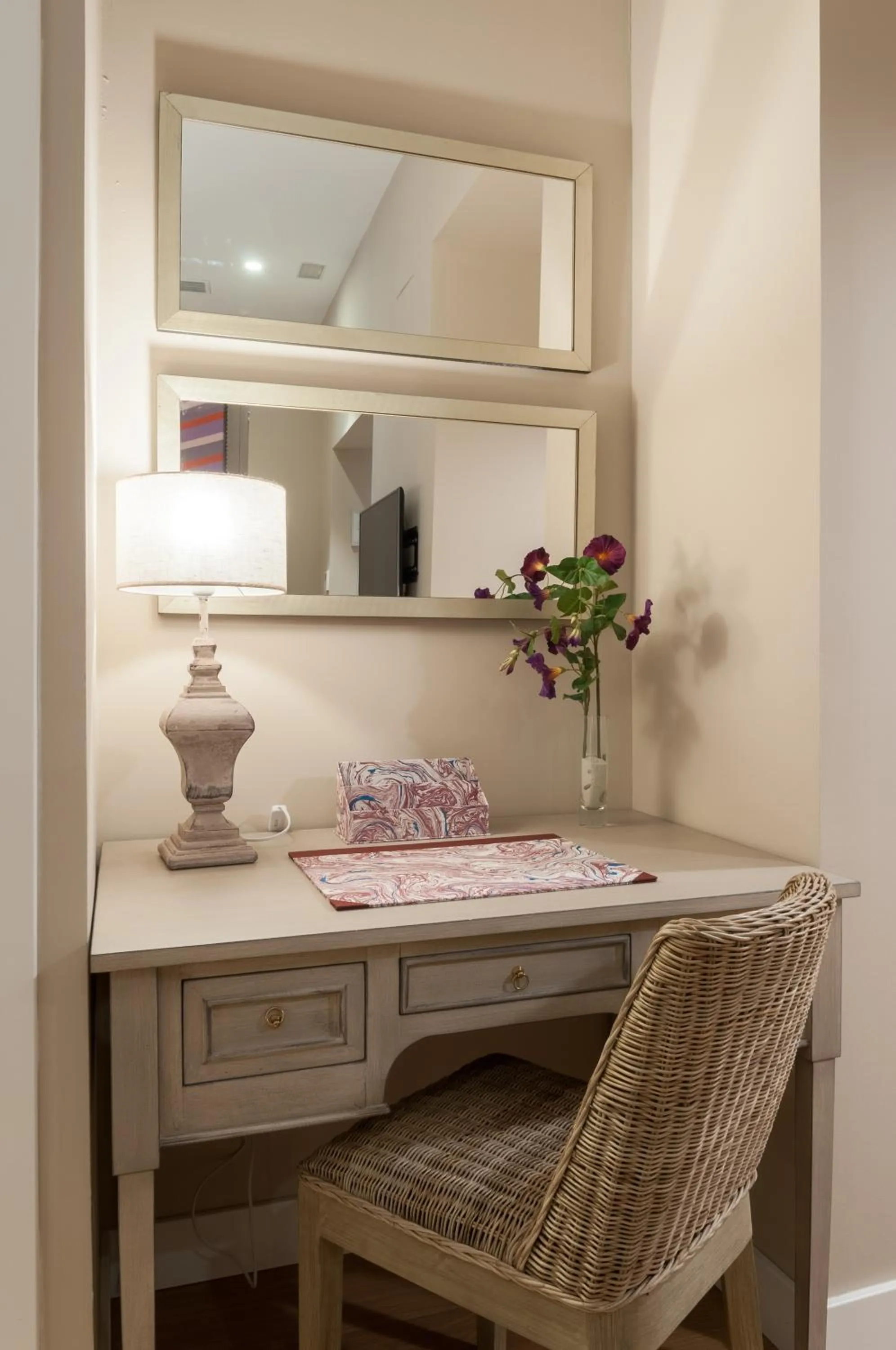 Seating area in Suites Murillo Catedral