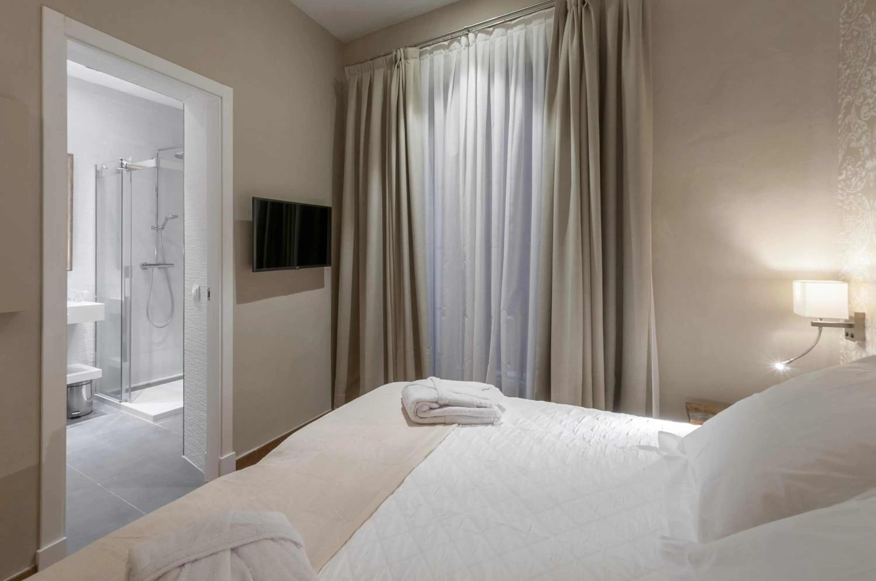 Bed in Suites Murillo Catedral