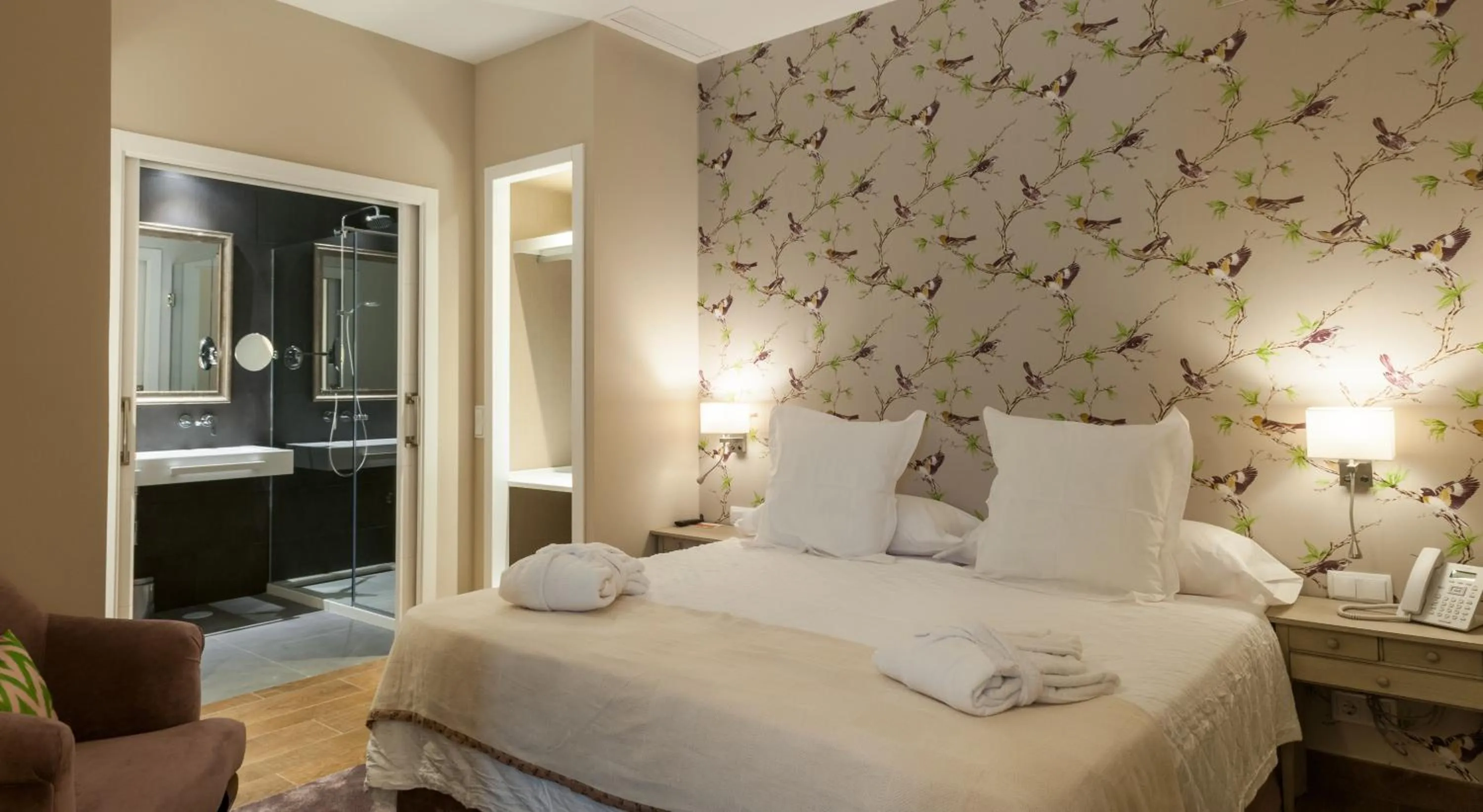 Bed in Suites Murillo Catedral