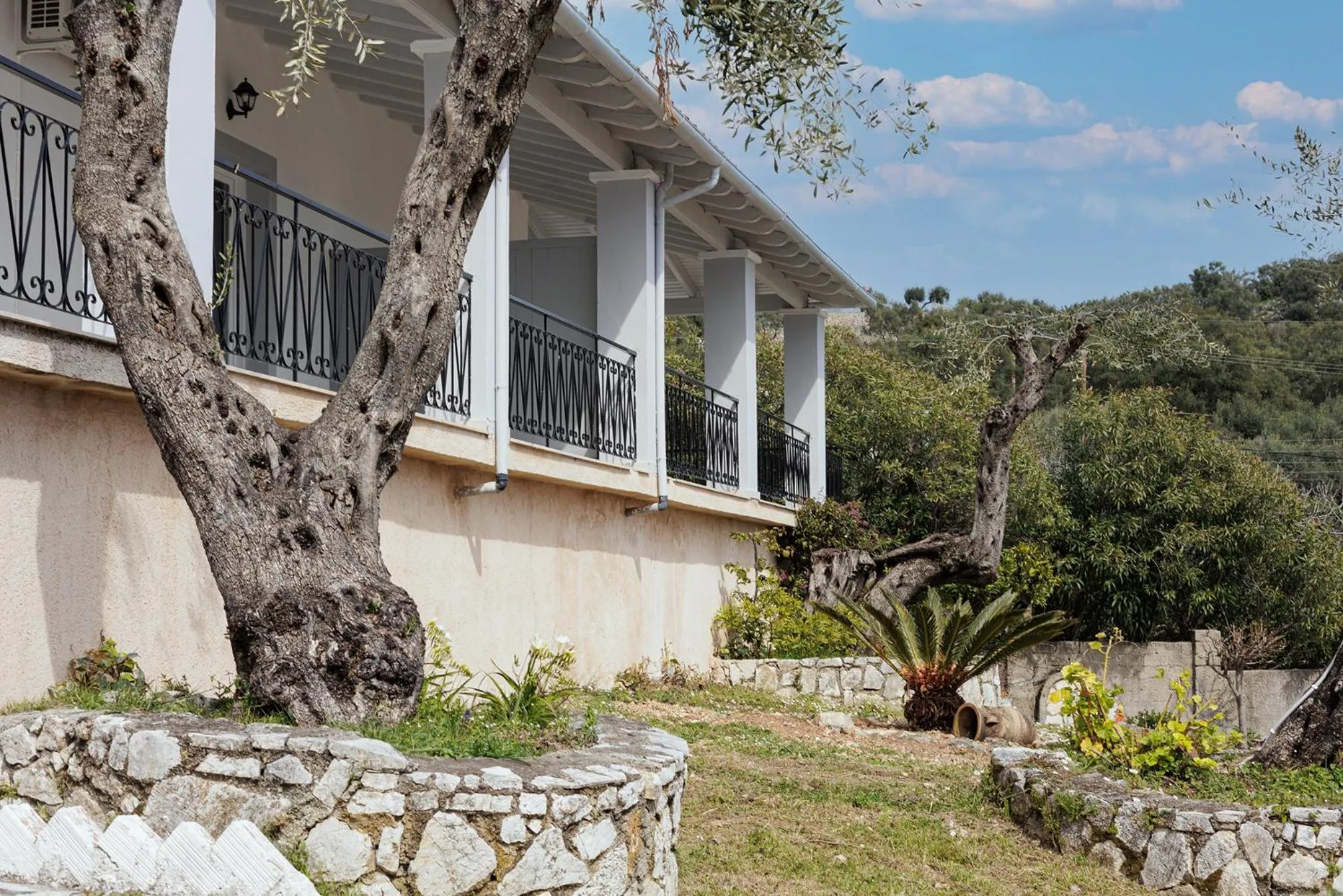 Property building in Katerina Horizon Apartments by Konnect - 1,8km from Ipsos beach