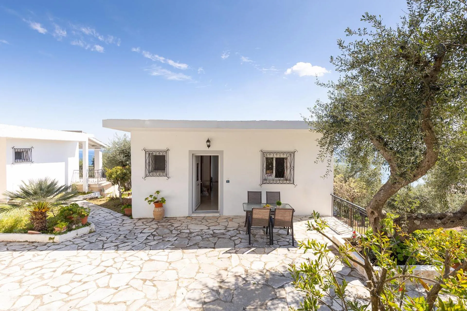 Facade/entrance in Katerina Horizon Apartments by Konnect - 1,8km from Ipsos beach