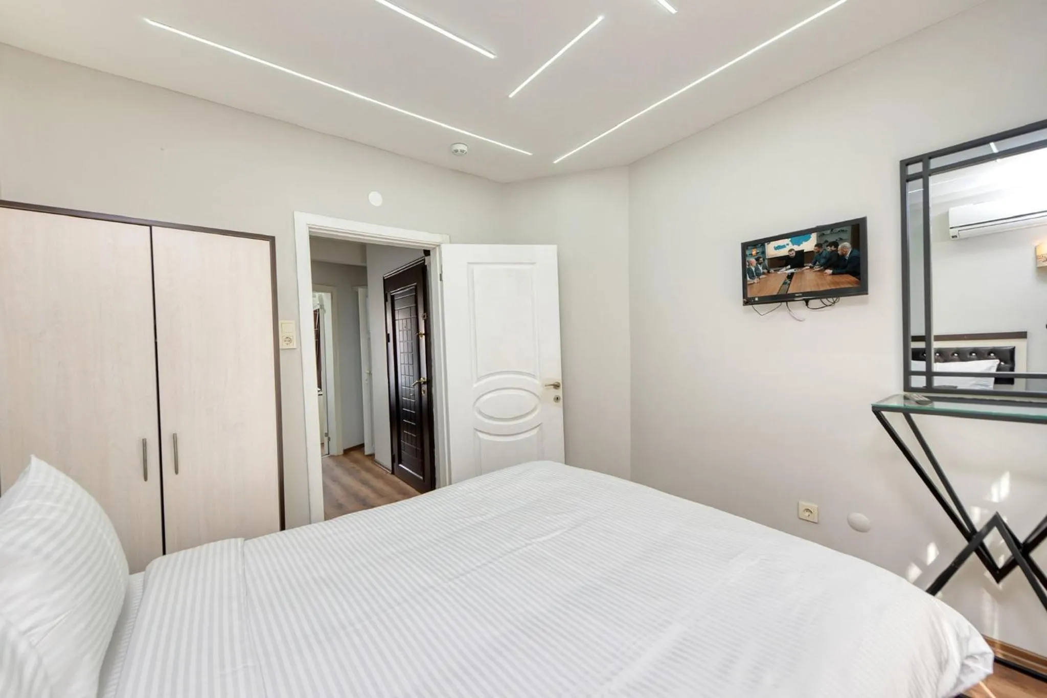 Four-Bedroom Apartment with Balcony  in Bright Apart Hotel