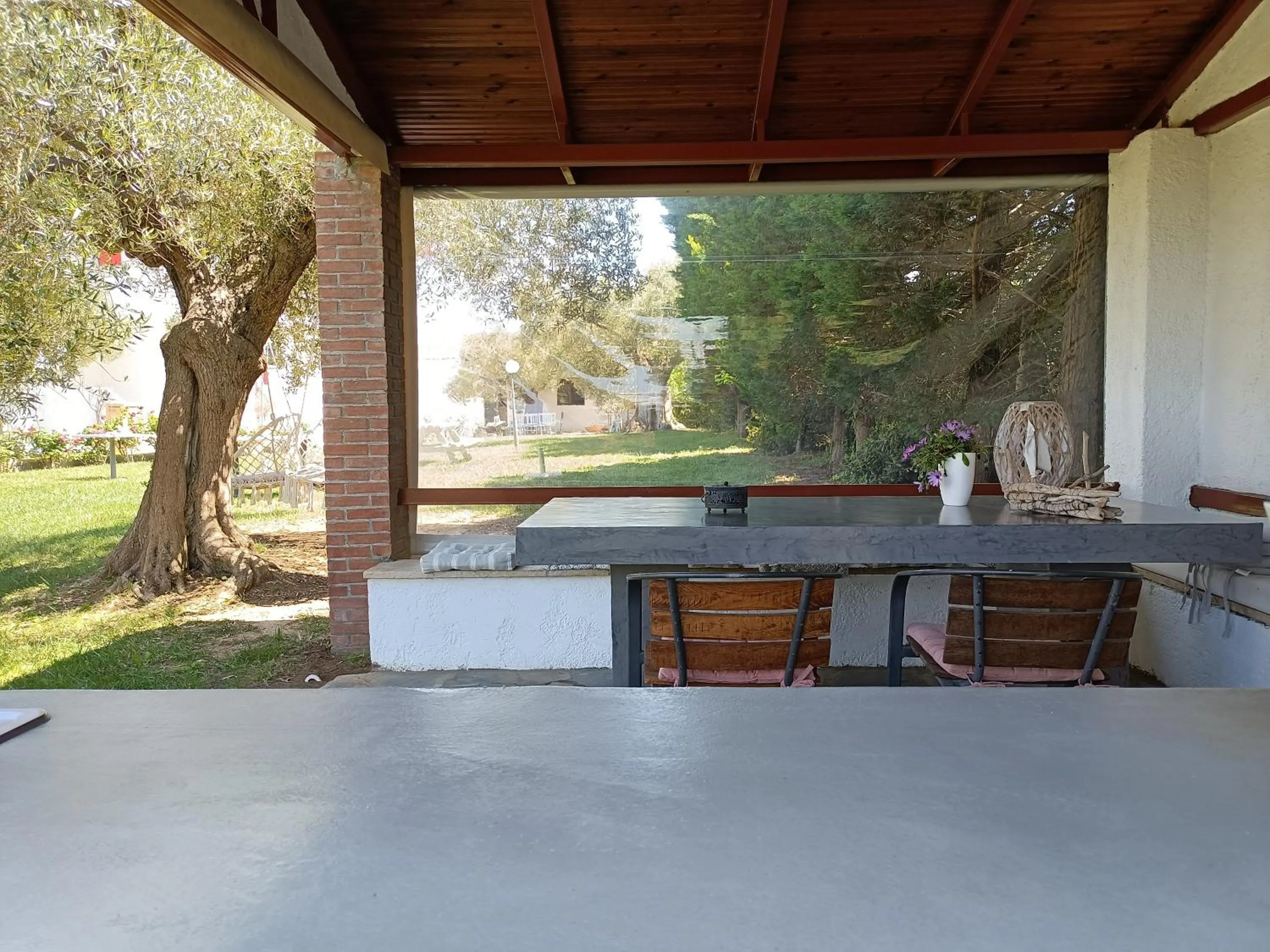 BBQ facilities in Marios Garden House