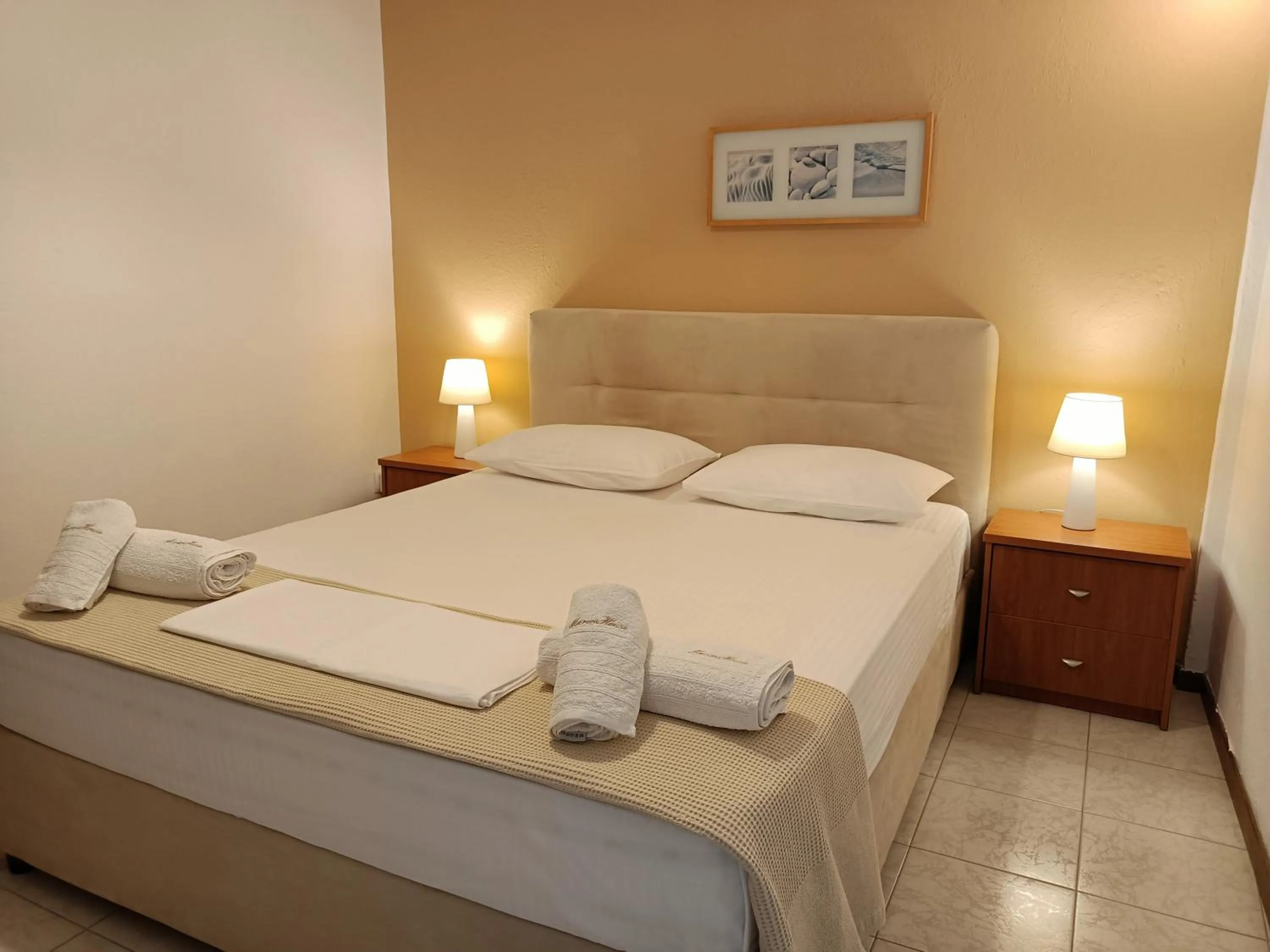 Bedroom, Bed in Marios Garden House