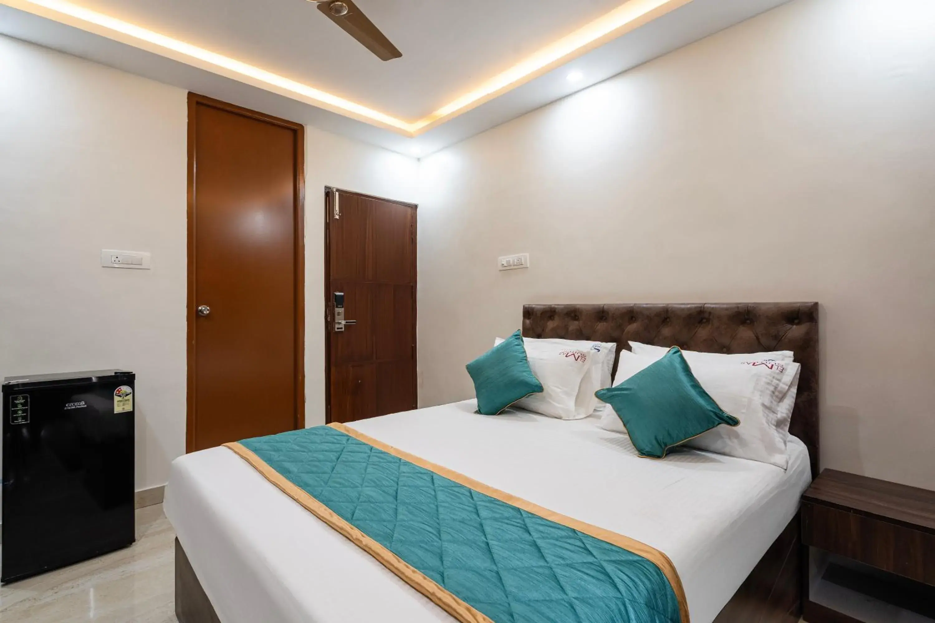 Superior Queen Room - single occupancy in Elmas Suites Bellandur Superior Queen Room - single occupancy in Elmas Suites Bellandur