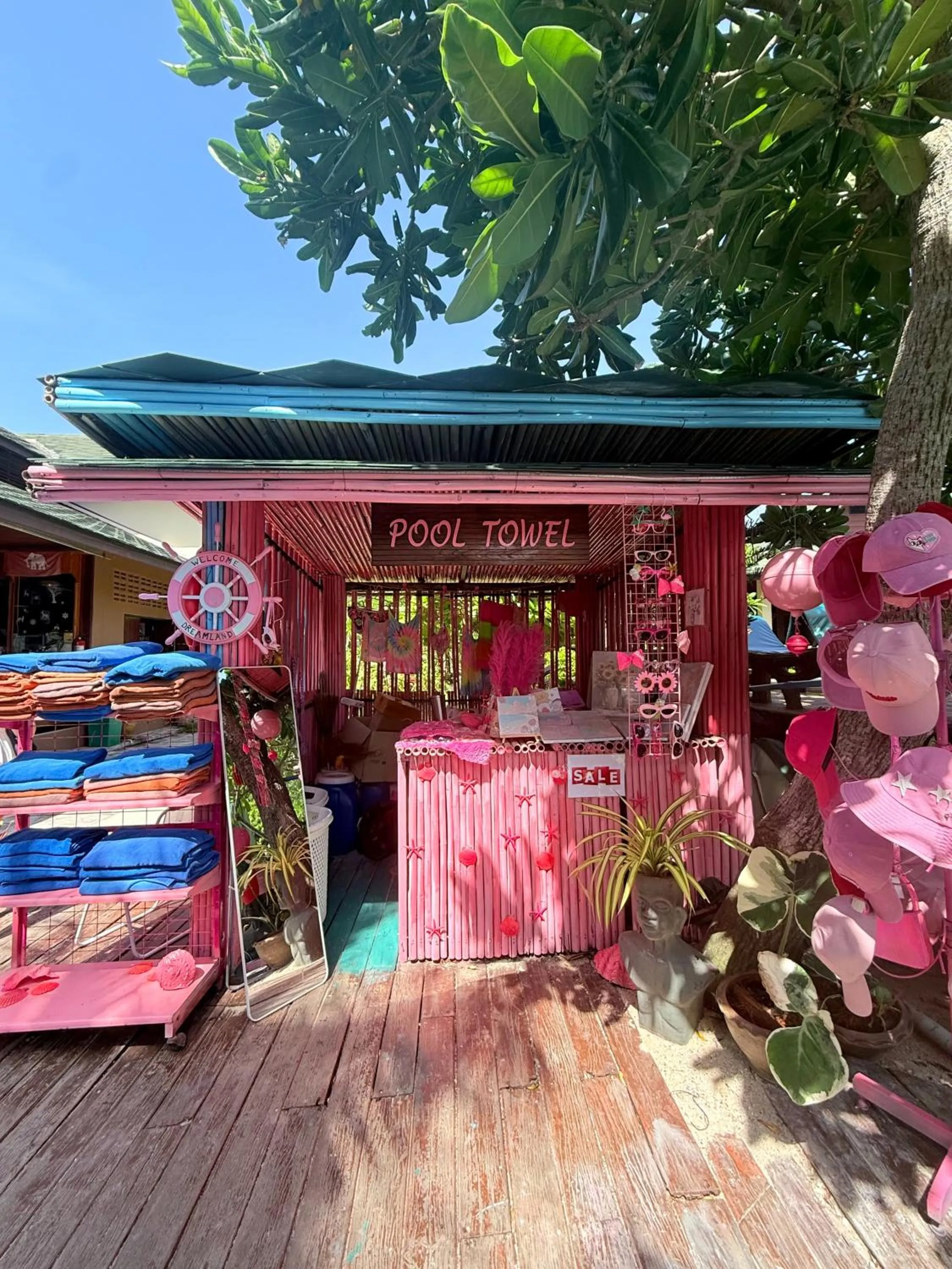 Swimming pool in Dreamland Resort