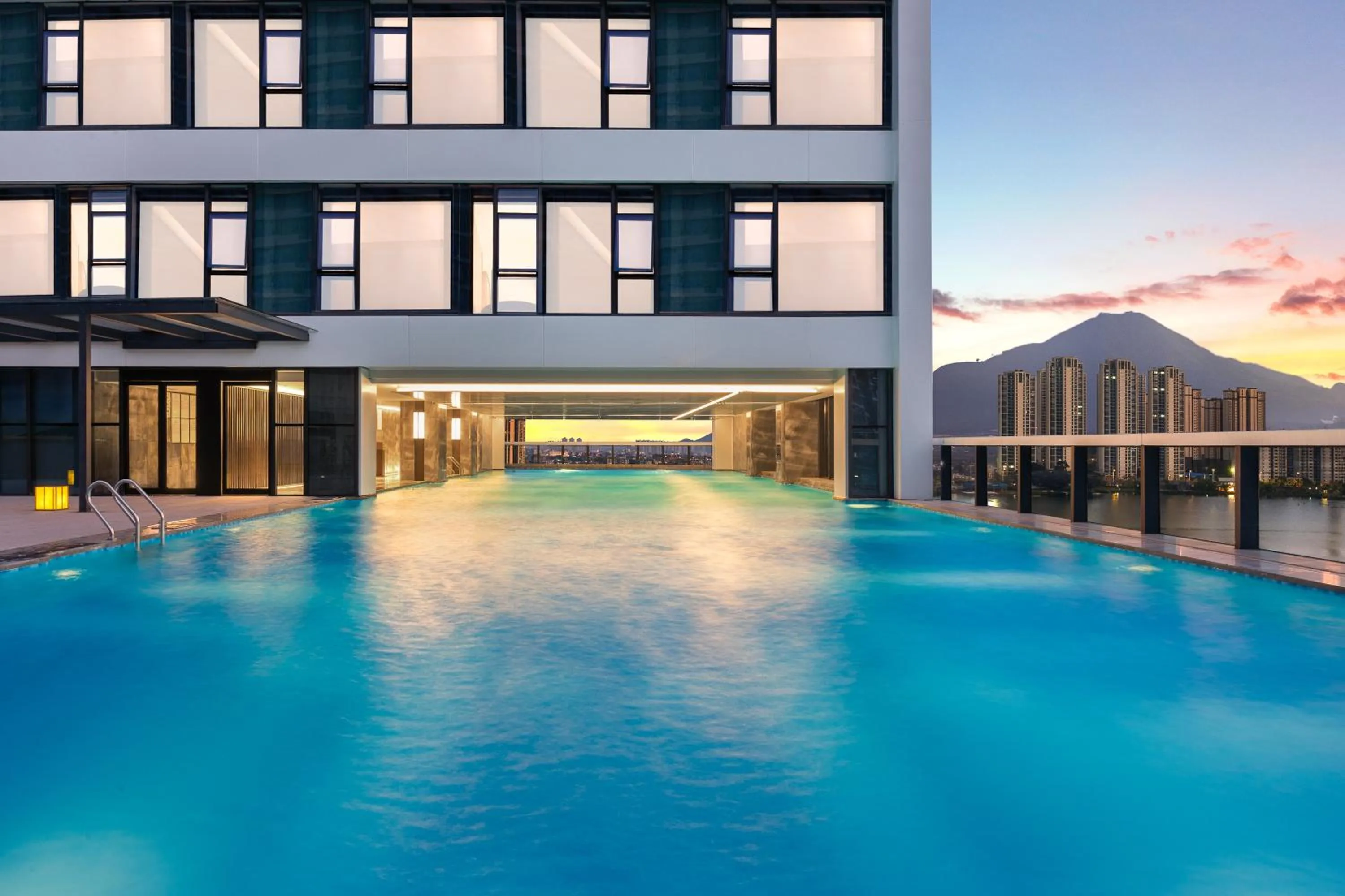 Swimming pool in Crowne Plaza Putian by IHG