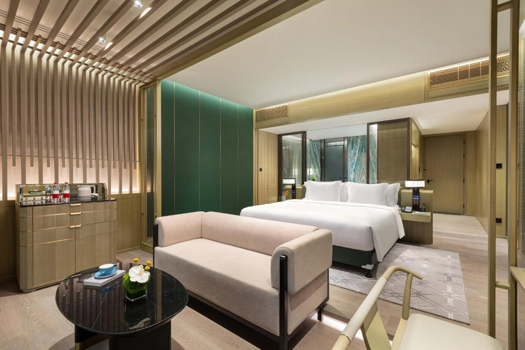 Photo of the whole room, Bed in Crowne Plaza Putian by IHG