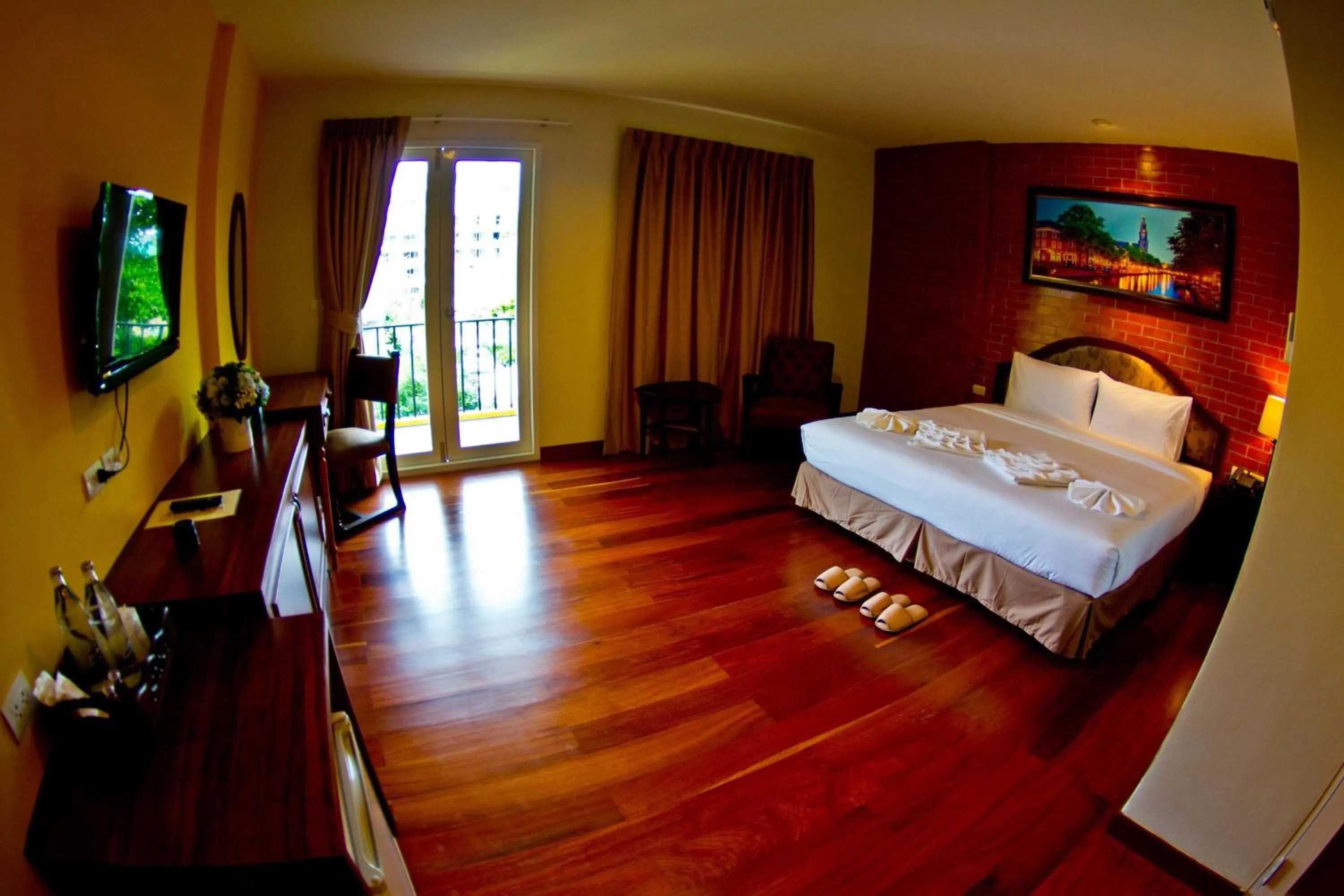Photo of the whole room, Bed in Coasta Bangsaen