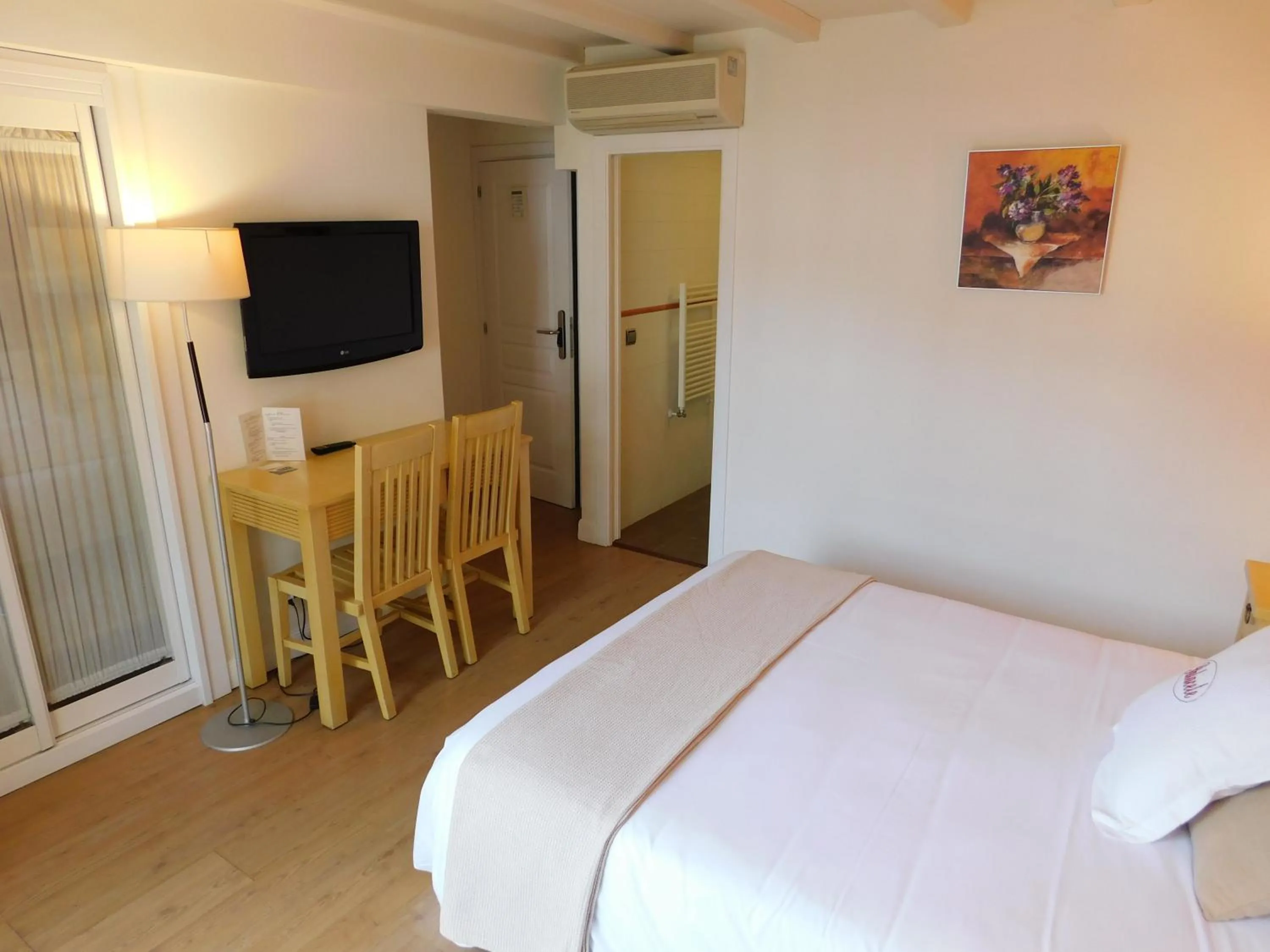 Photo of the whole room, Bed in Hotel Palacete