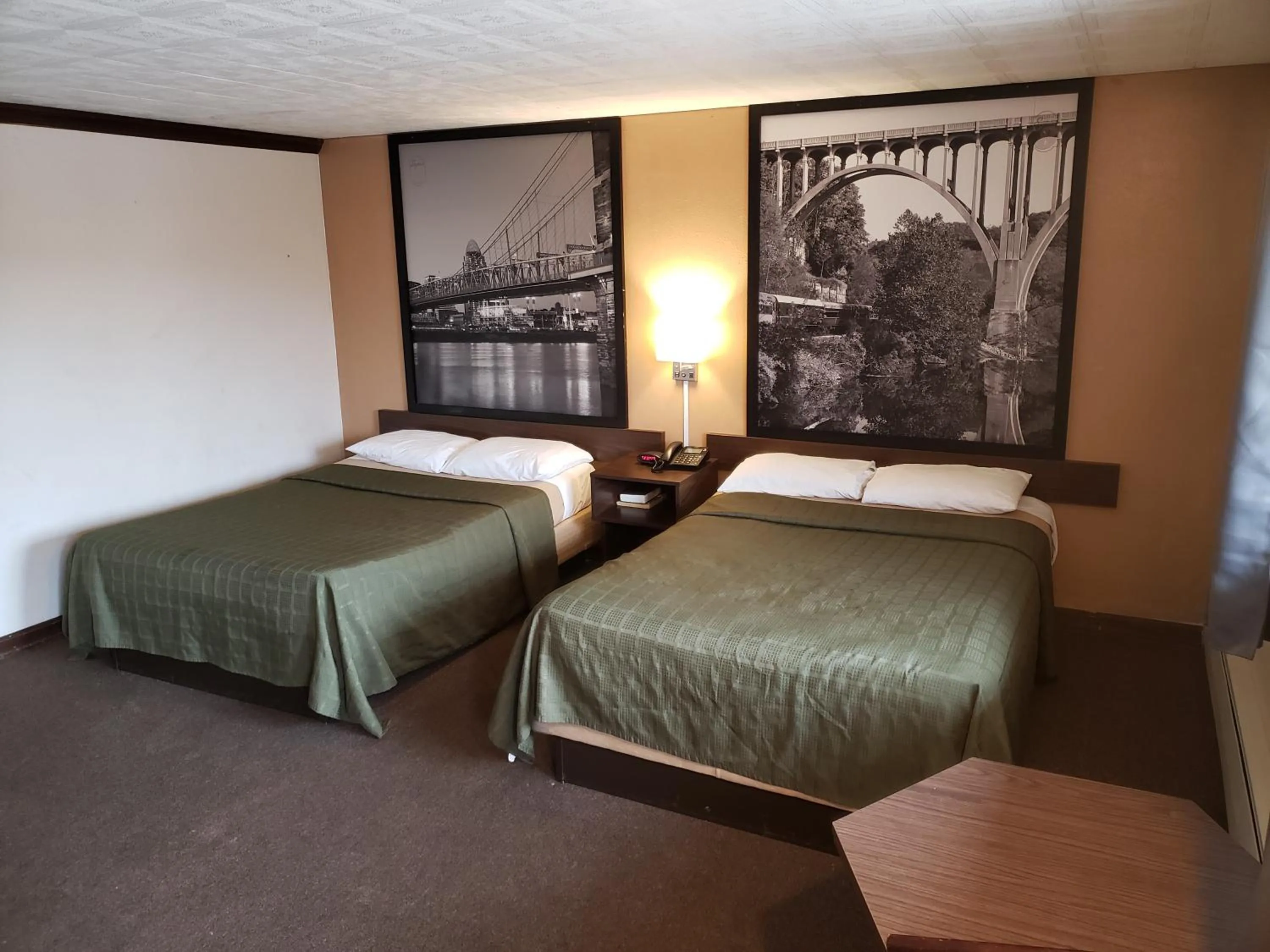 Bed in Mansfield Inn