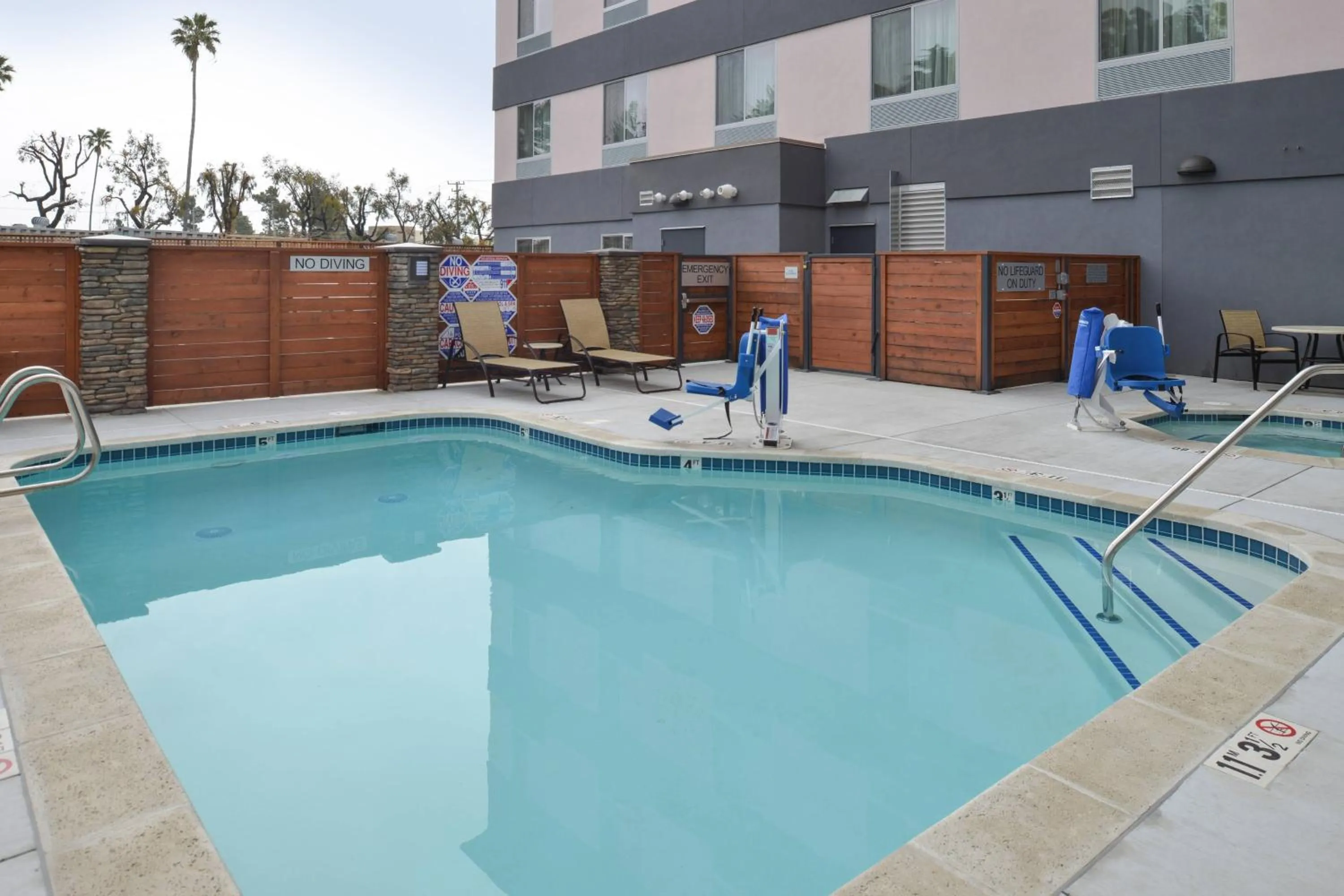 Swimming pool in Fairfield Inn & Suites by Marriott Santa Cruz