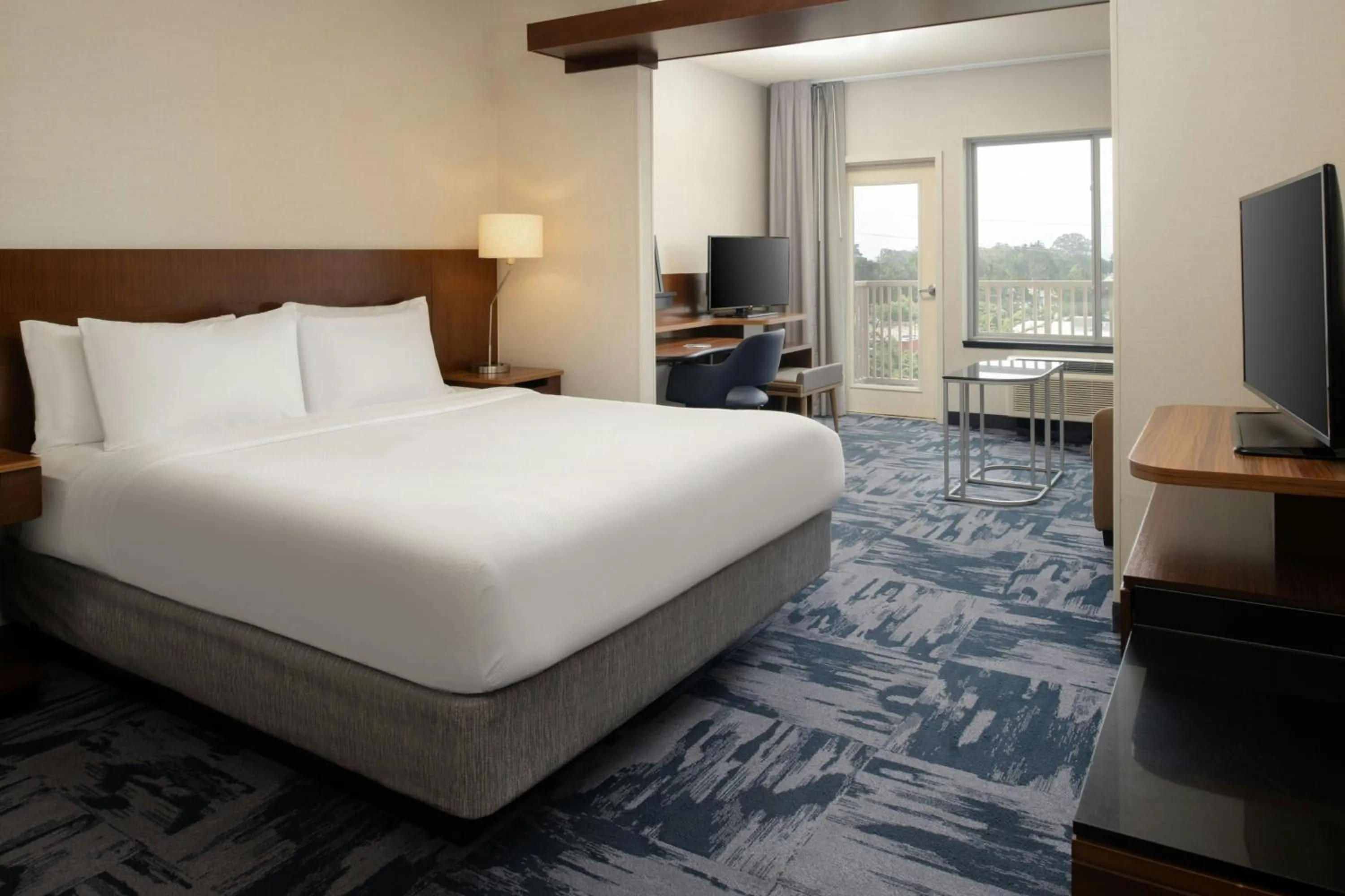Photo of the whole room, Bed in Fairfield Inn & Suites by Marriott Santa Cruz