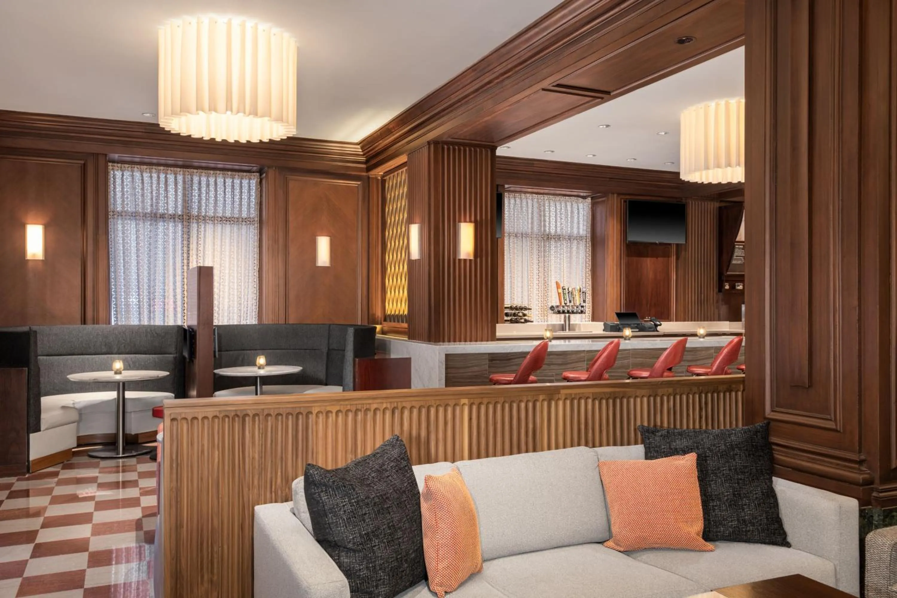 Restaurant/places to eat in Courtyard St. Louis Downtown/Convention Center