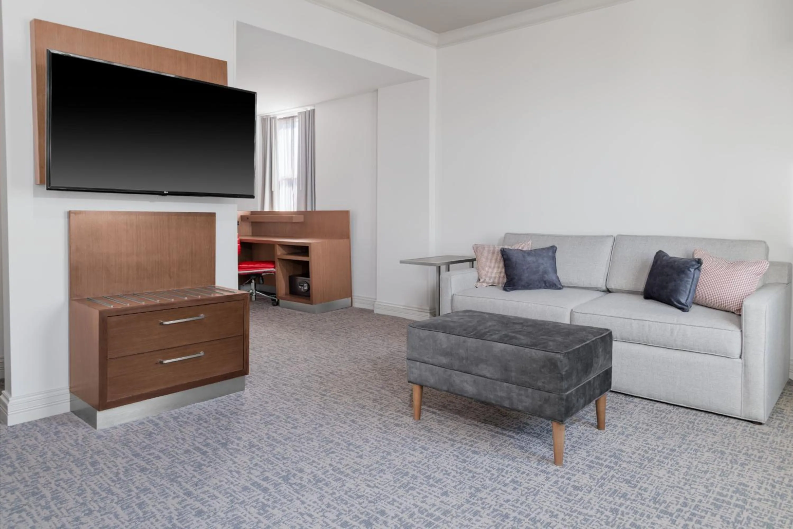 Living room in Courtyard St. Louis Downtown/Convention Center