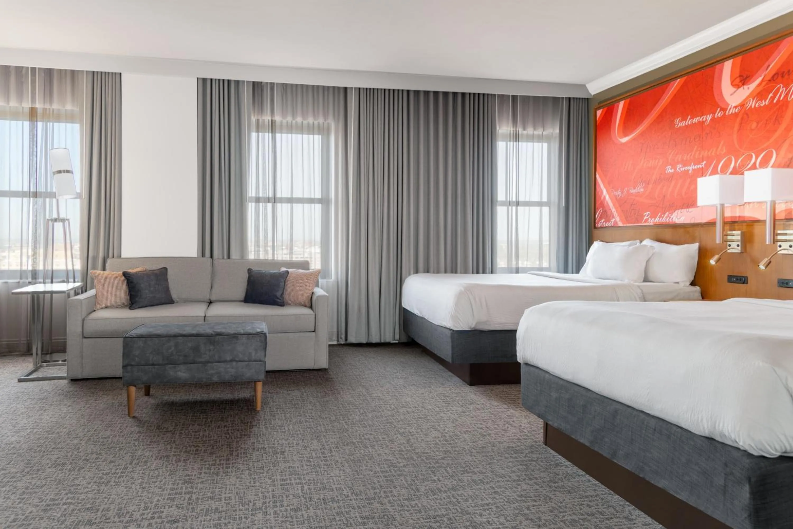 Living room, Bed in Courtyard St. Louis Downtown/Convention Center